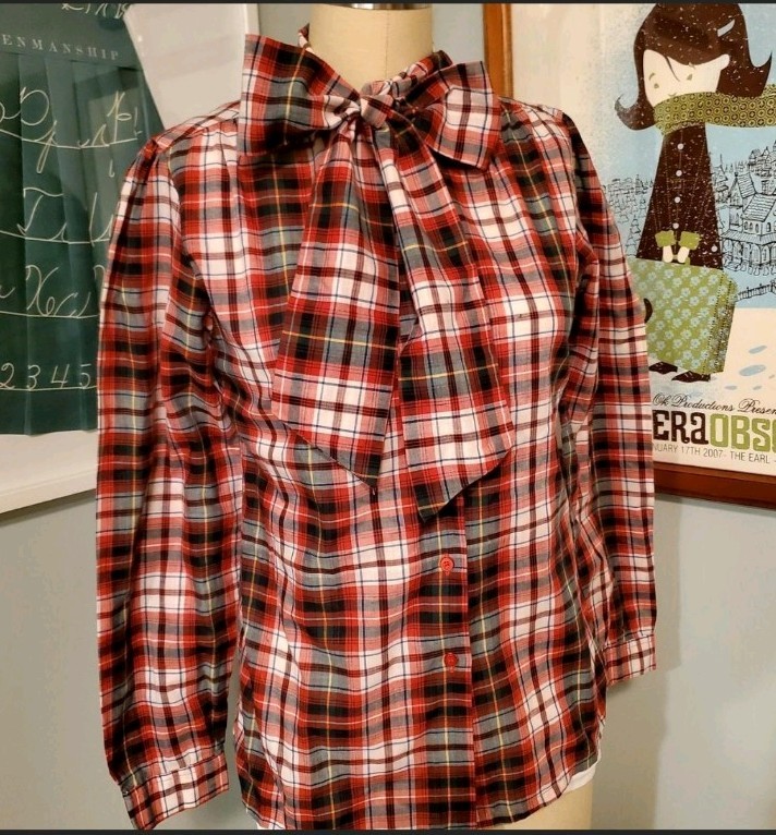 1960s Vintage Tartan Plaid Button Down Blouse with Pussy Bow Size Small-Medium