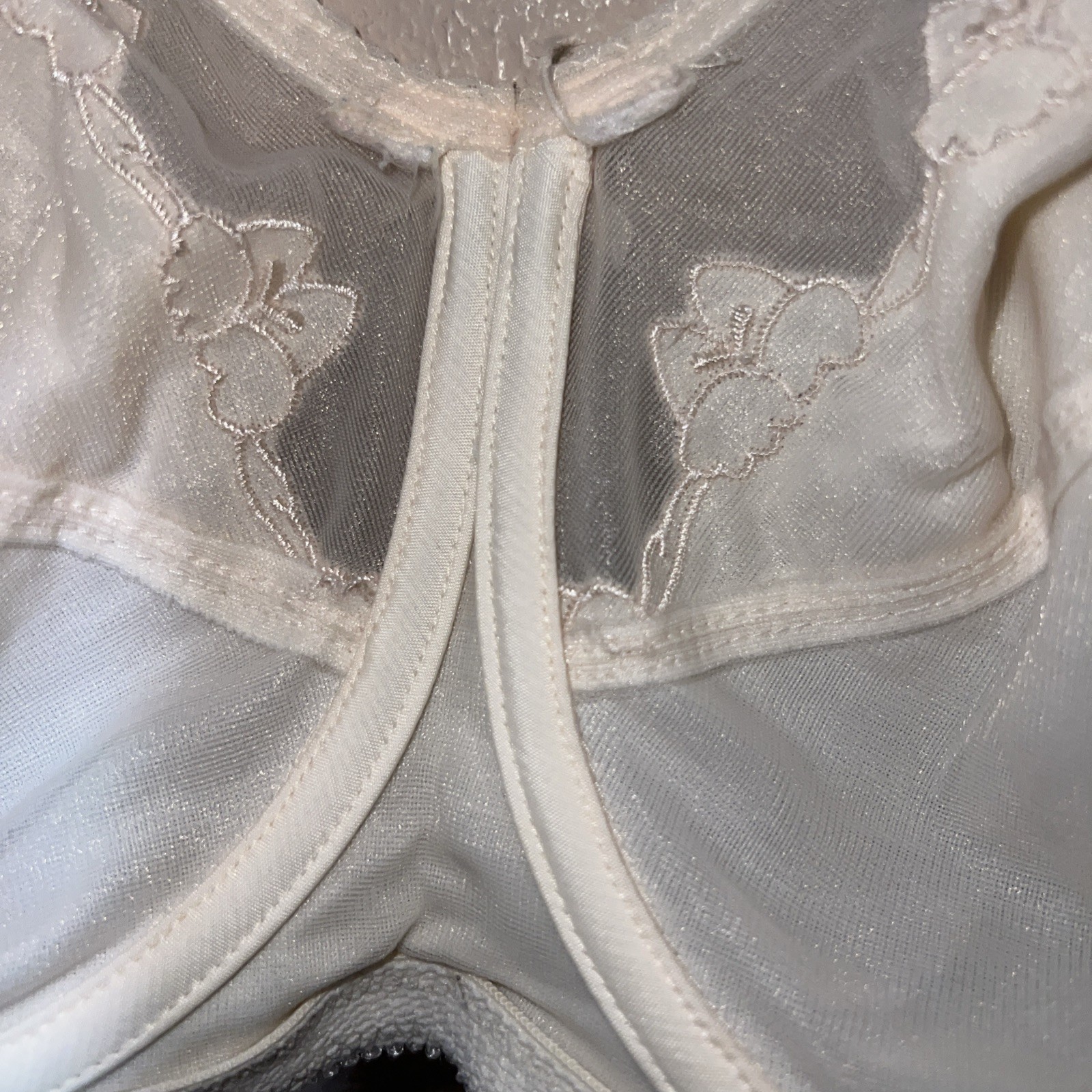 Vintage Bali 0180 Underwire Bra 42D Beige Satin Floral Embroidered 80s 90s Y2K