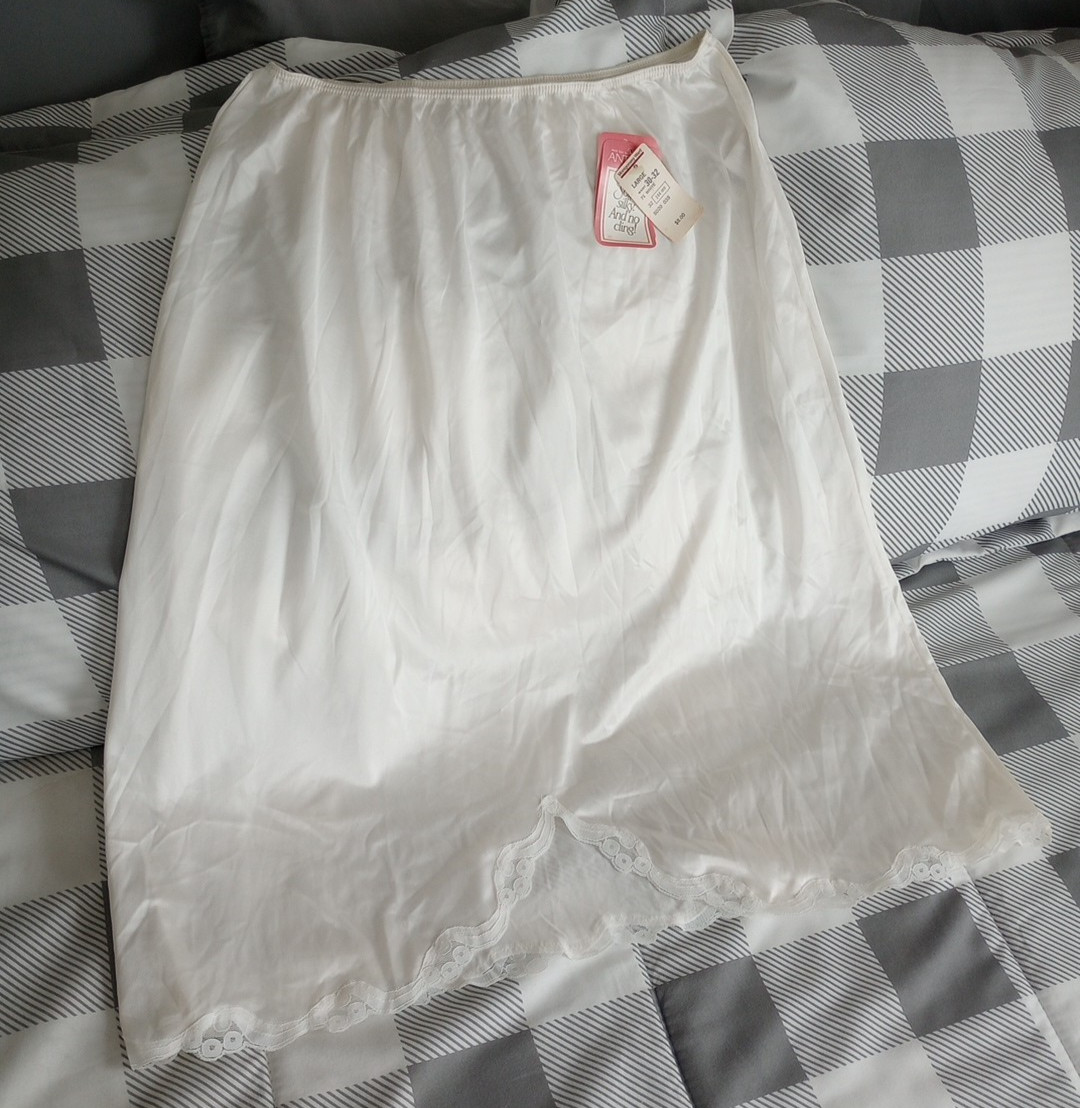 VTG Montgomery Ward White Nylon Half Slip Large NWT