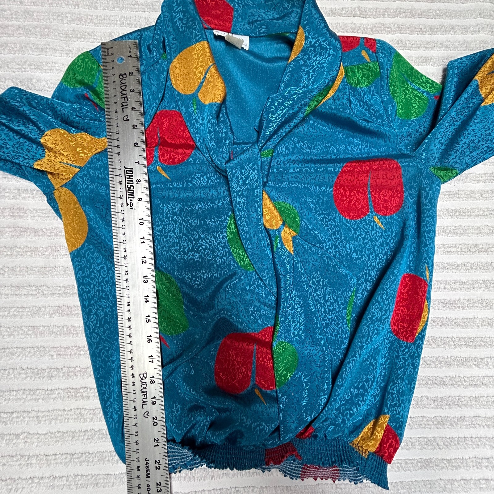 Da Rue for Neil’s Women’s Size 12 Long Sleeve Top Tie Neck Blouse Apples Blue