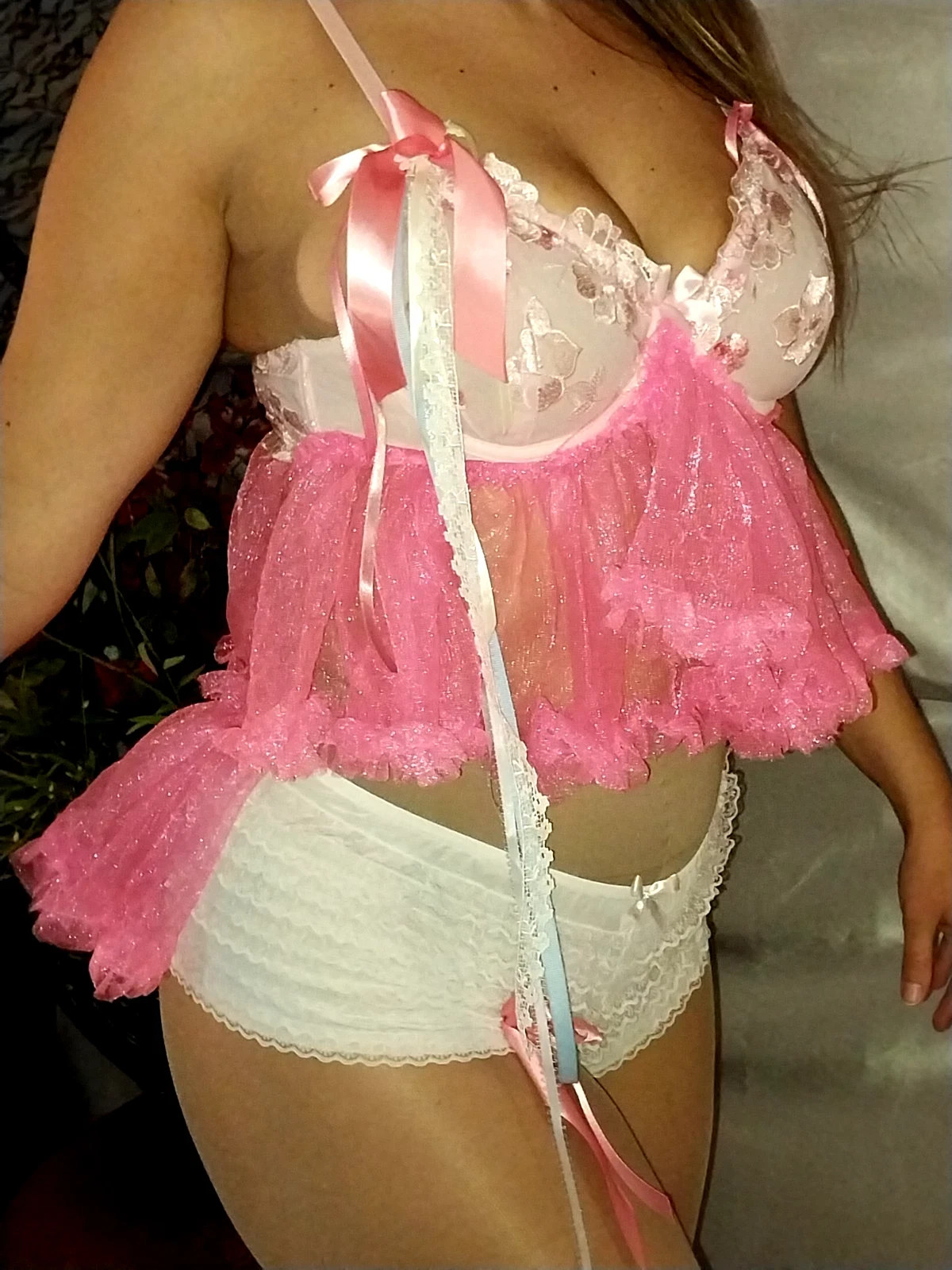 vtg SILKY SHINY NYLON RUFFLES CHIFFON PINK LAYERS LACE BRA TOP SISSY PANTIES SET