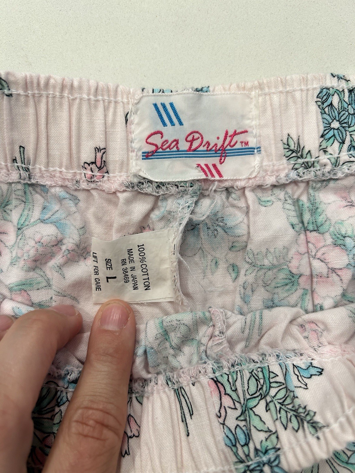 Vintage Classic Money Women’s Summer Shorts Pink Elastic Waist Small Sea Drift