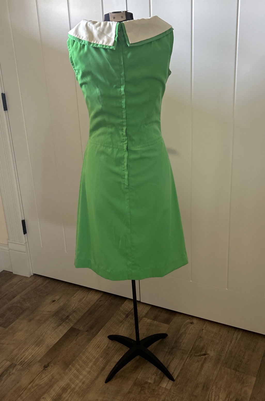Vintage 1960’s Bobbie Brooks Mod Green Sleeveless Shift Dress Gold Buttons