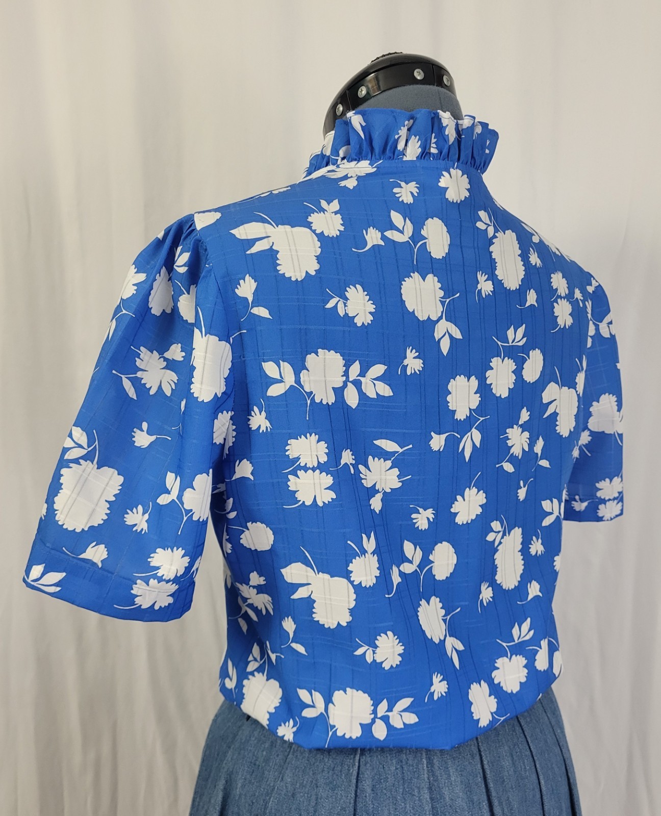 Vtg Jonquil Blue S/S Blouse w White Florals & Ruffled Collar/Button Down Size 12