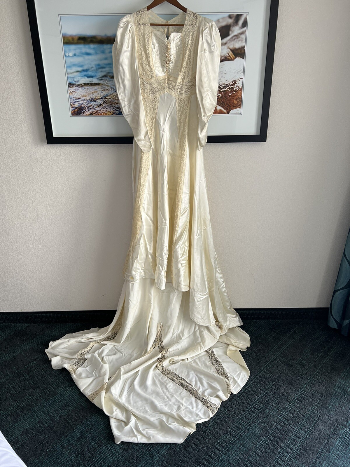 VINTAGE SILK AND LACE WEDDING DRESS ECRU SMALL/X SMALL