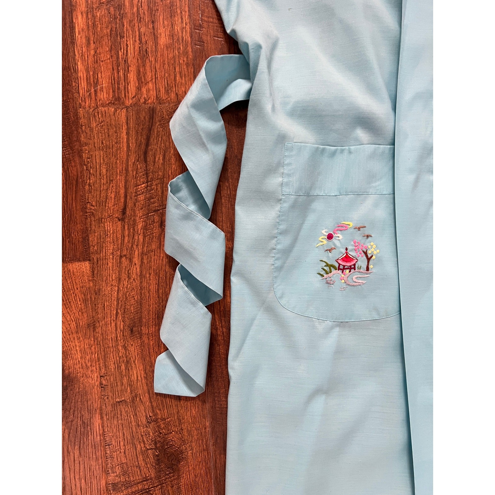 Vintage Jodie Arden Kimono Robe – Pale Blue Embroidered Pagoda Asian Motif