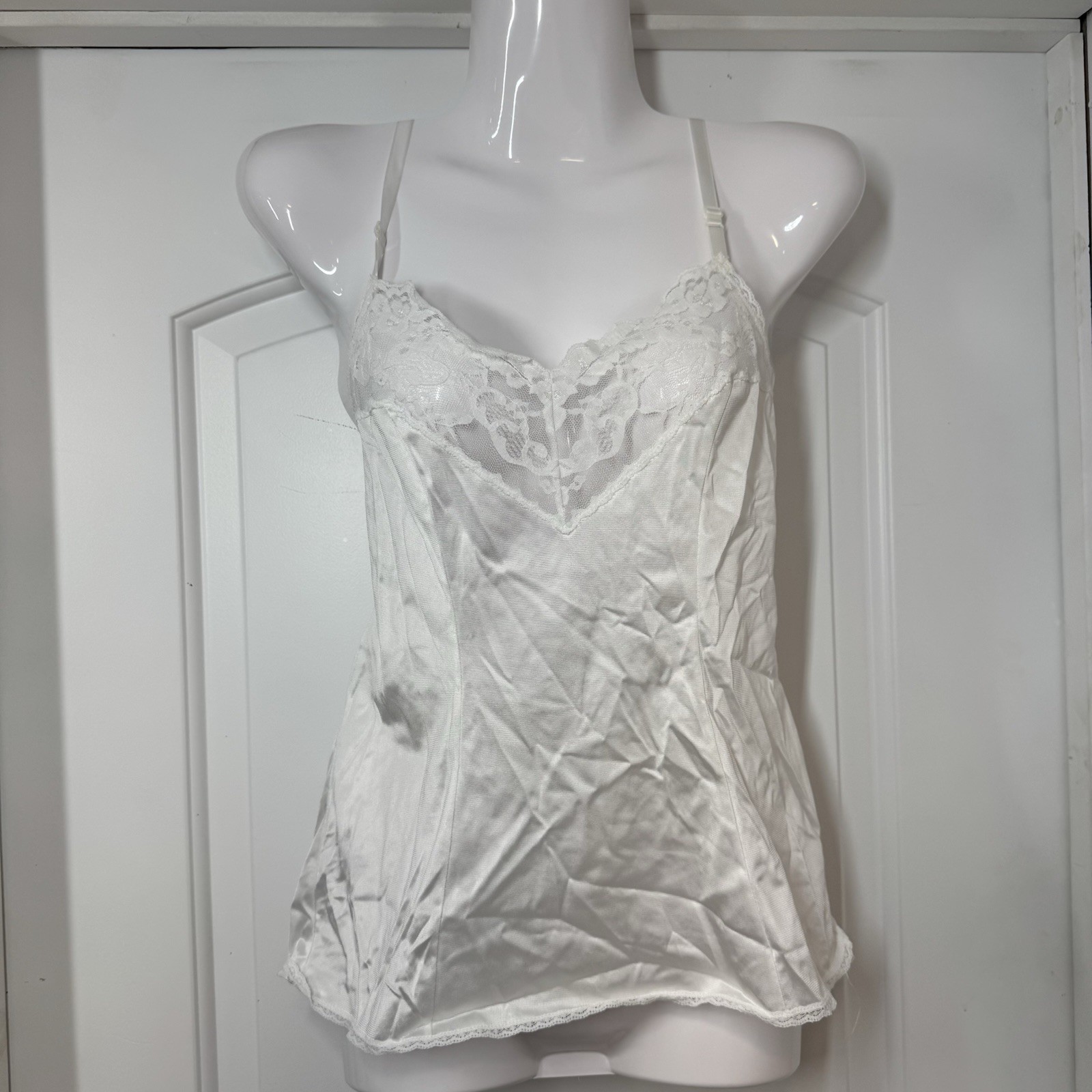 VINTAGE Vassarette Lingerie Top Size M White Cami Camisole Lace Flower Fairy USA