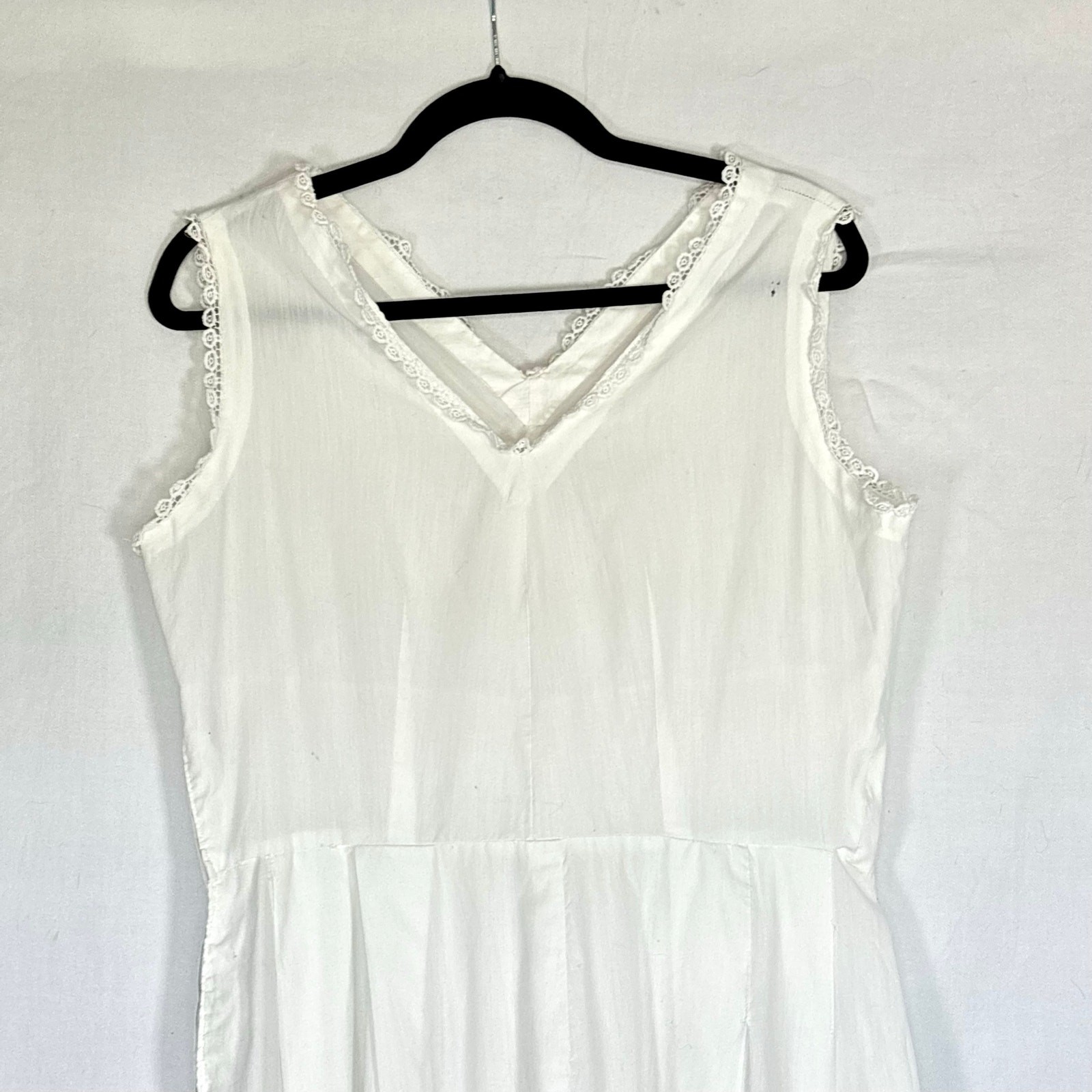 Vintage 1950s White Cotton Day Dress Crochet Trim Pleated Skirt Side Metal Zip