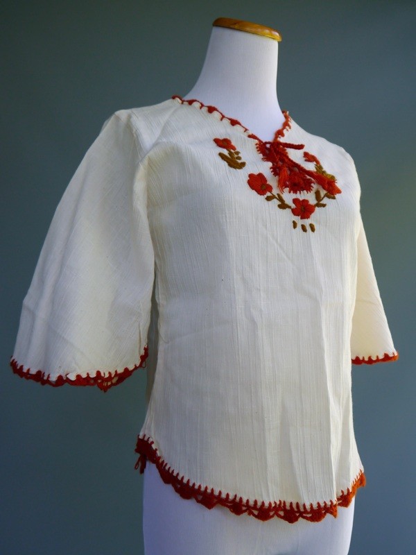 VTG 70s Mexican Cotton Gauze Top Floral Embroidery Yarn Crochet Trim NOS New S