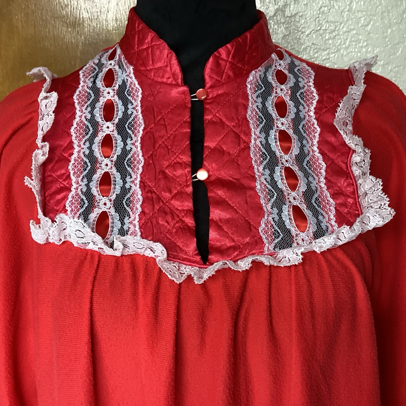 Time Star VTG 90s Women Med Long Sleeve Lace Quilted Red Maxi Night Gown Granny