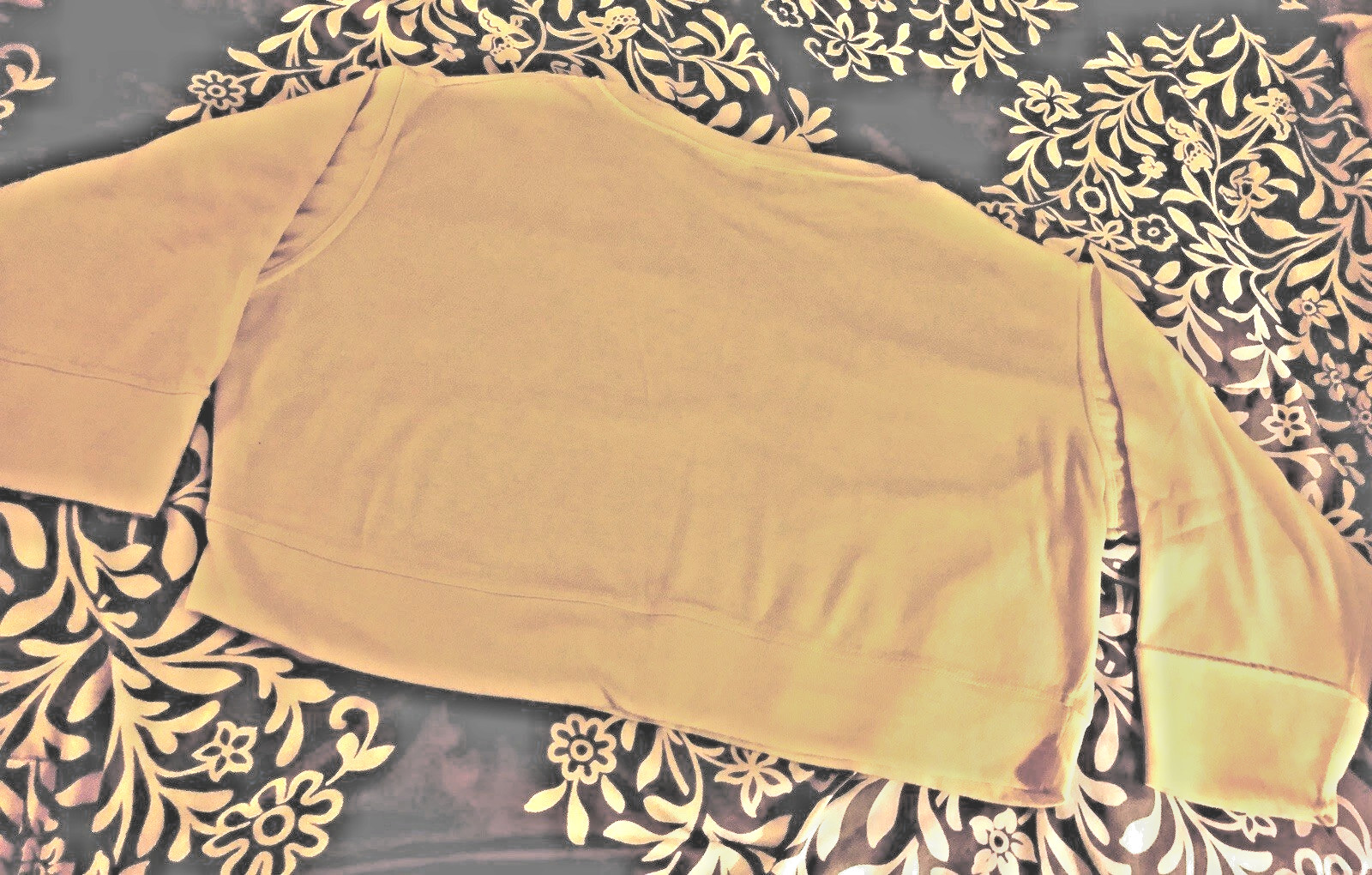Women’s Size XL yellow 3/4 Sleeve Crop Top 27” Chest 19” Long Cotton Blend 1980s