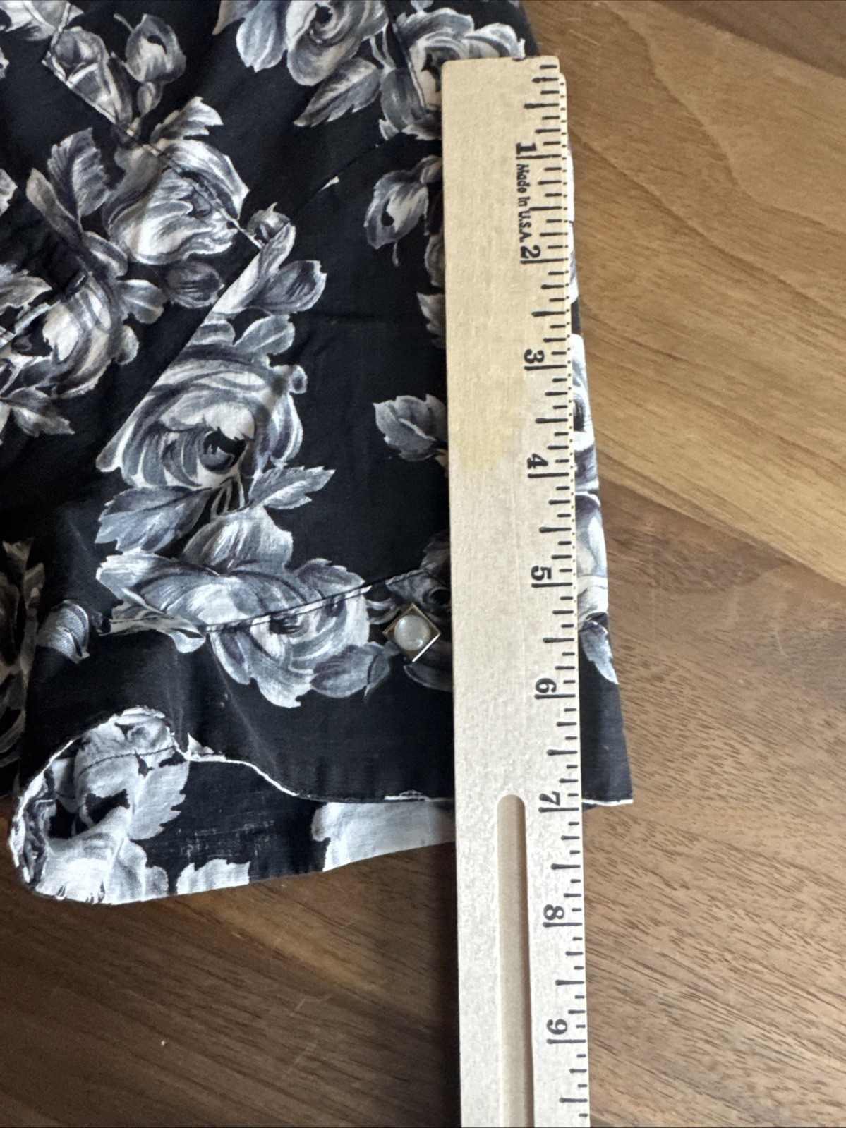 Vintage Levis Western Wear Pearl Snap Shirt Short Sleeve Black Floral Cotton
