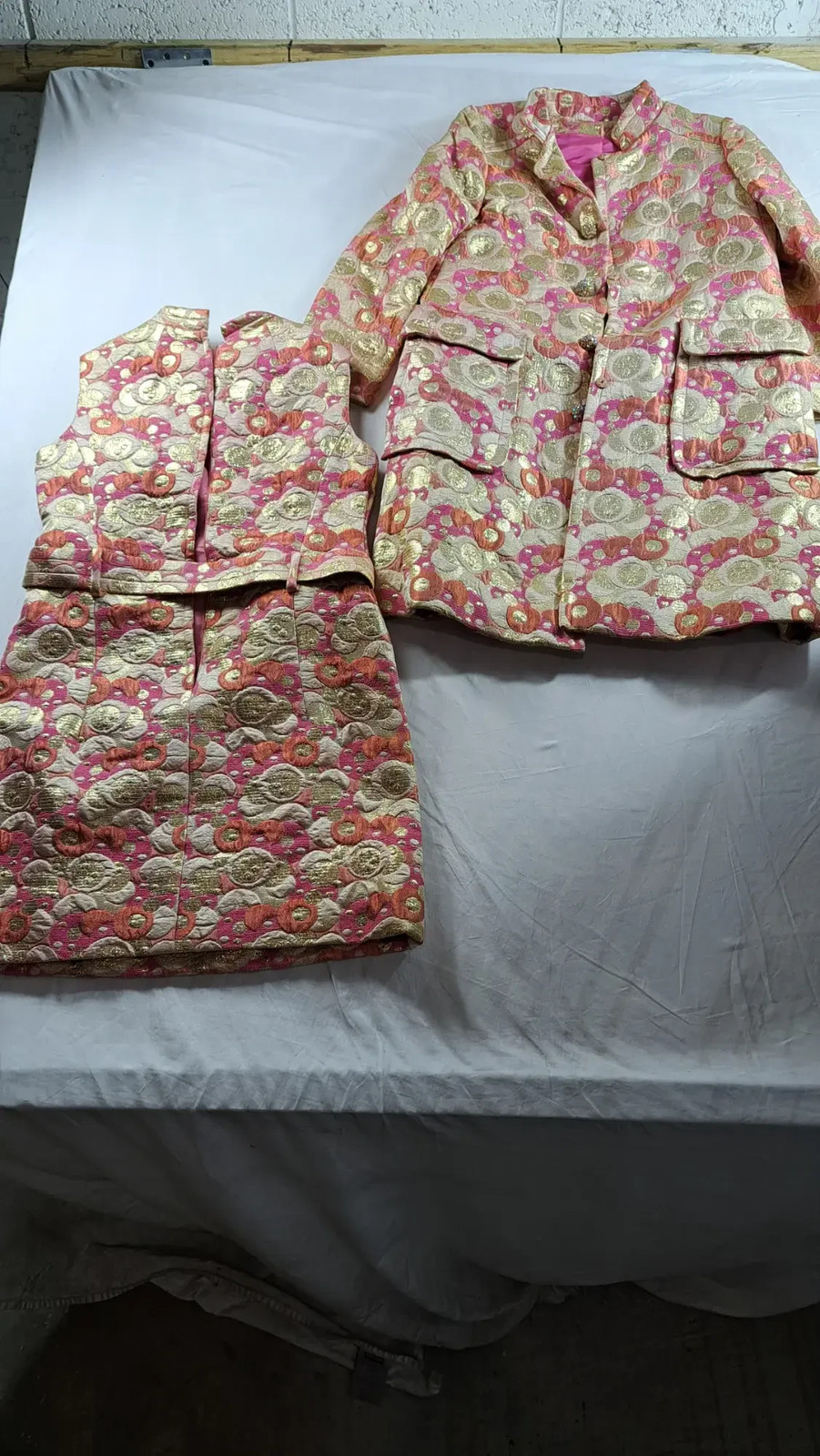 Vintage Women’s Brocade Jacket Skirt Set Pink Gold Metallic Circle Pattern