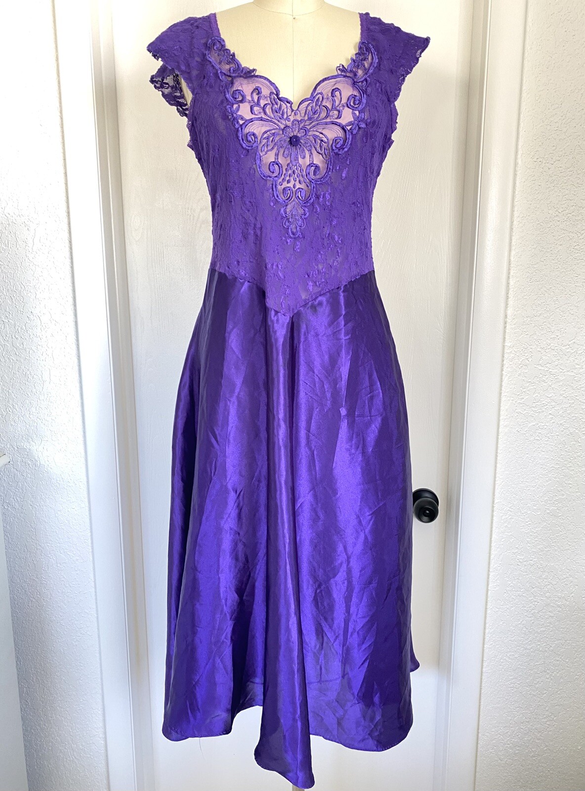 Vintage „Olga STYLE” Nightgown Gown Satin Lace Top Cinema Etoile Purple Lingerie