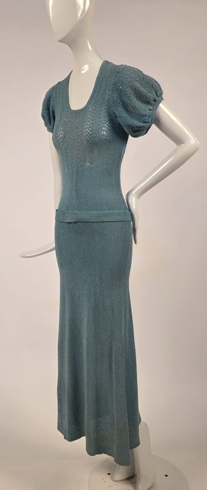 1930’S LONG HAND KNIT DRESS W LACE DETAILED TOP + PUFF SLEEVES AND MATCHING BELT