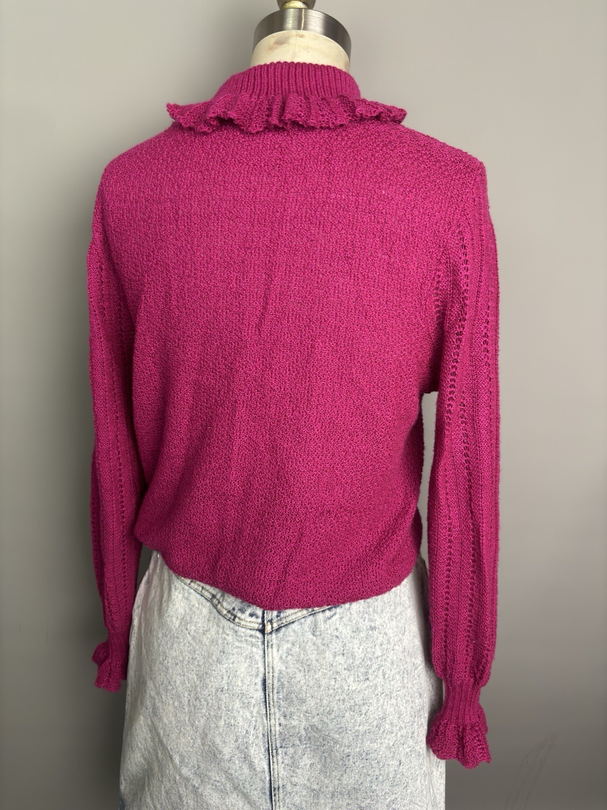 Vintage Magenta Pink Ruffle Collar Textured 70s 80s Sweater Top