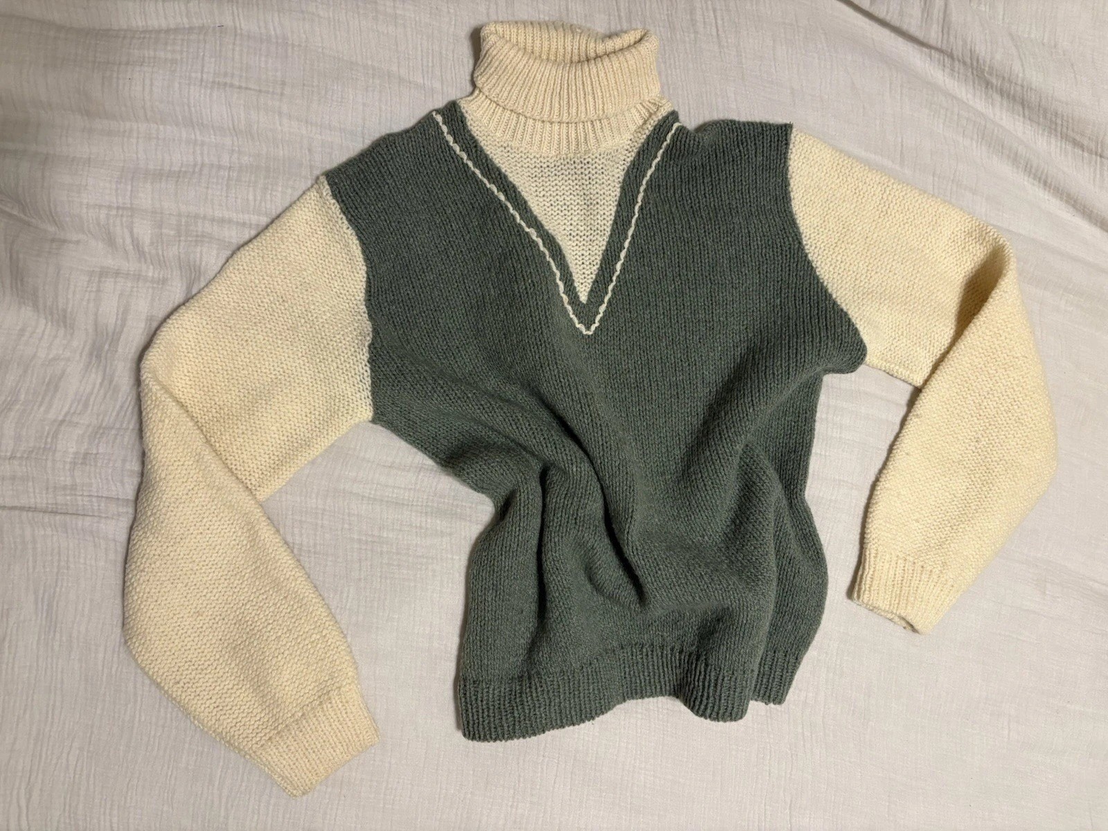 Vintage, 100% Imported Shetland Wool, WPL 5630 Women’s Sweater – Cream And Green