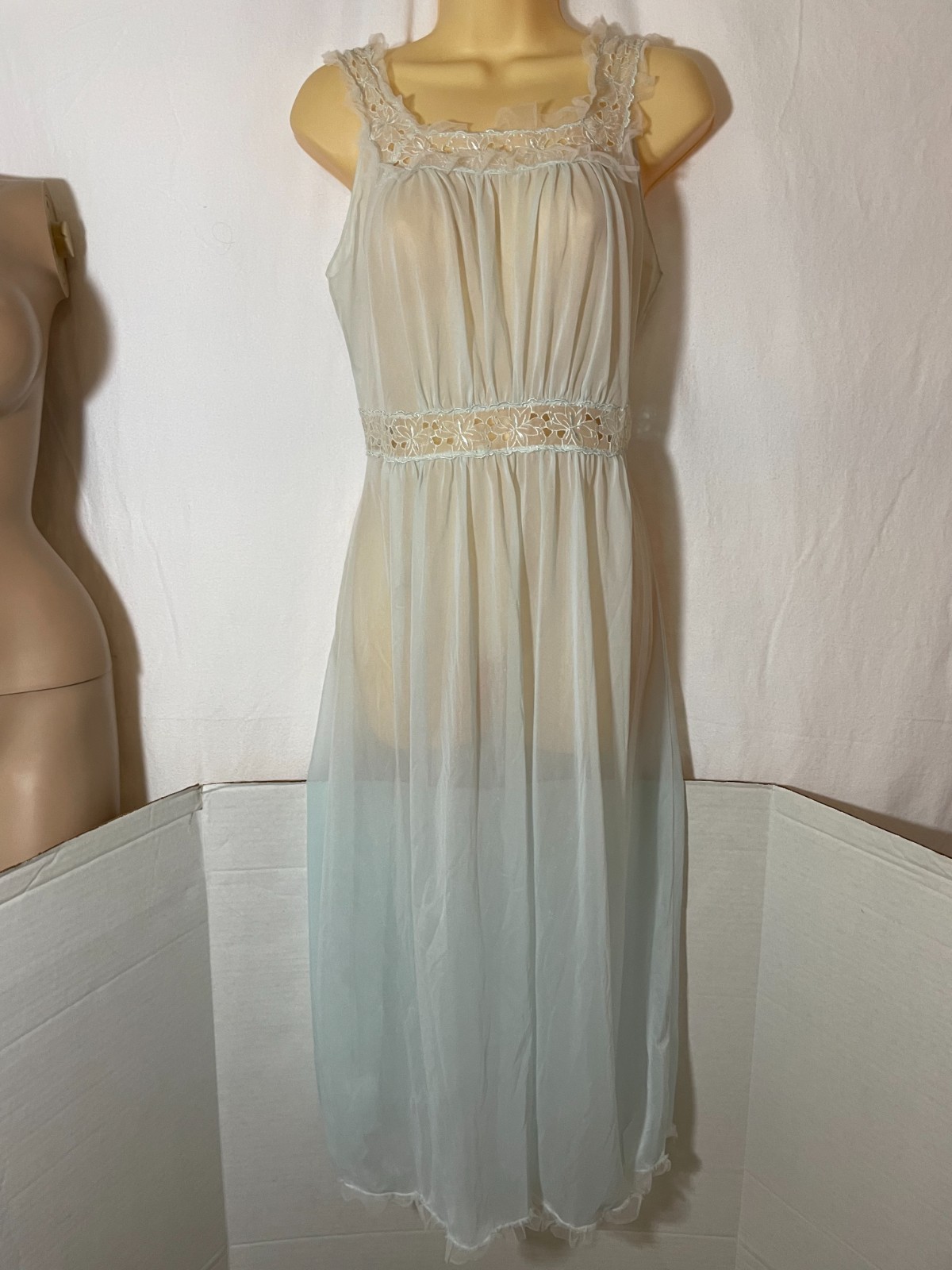Vtg 40s? 50s? NIGHTGOWN Gown SHEER SILKY Nylon Mesh Embroidered Lady Leonara 14