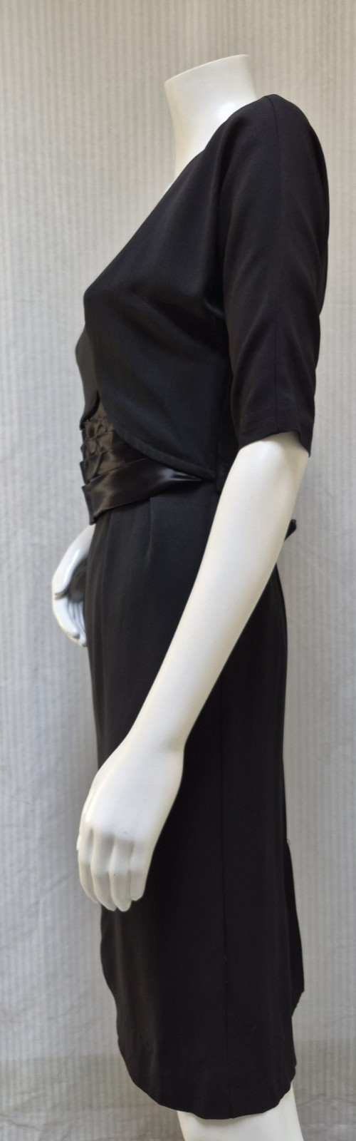 Vintage 1940/50s LORA LENOX Black WIGGLE DRESS w Satin Trim – Size S/M