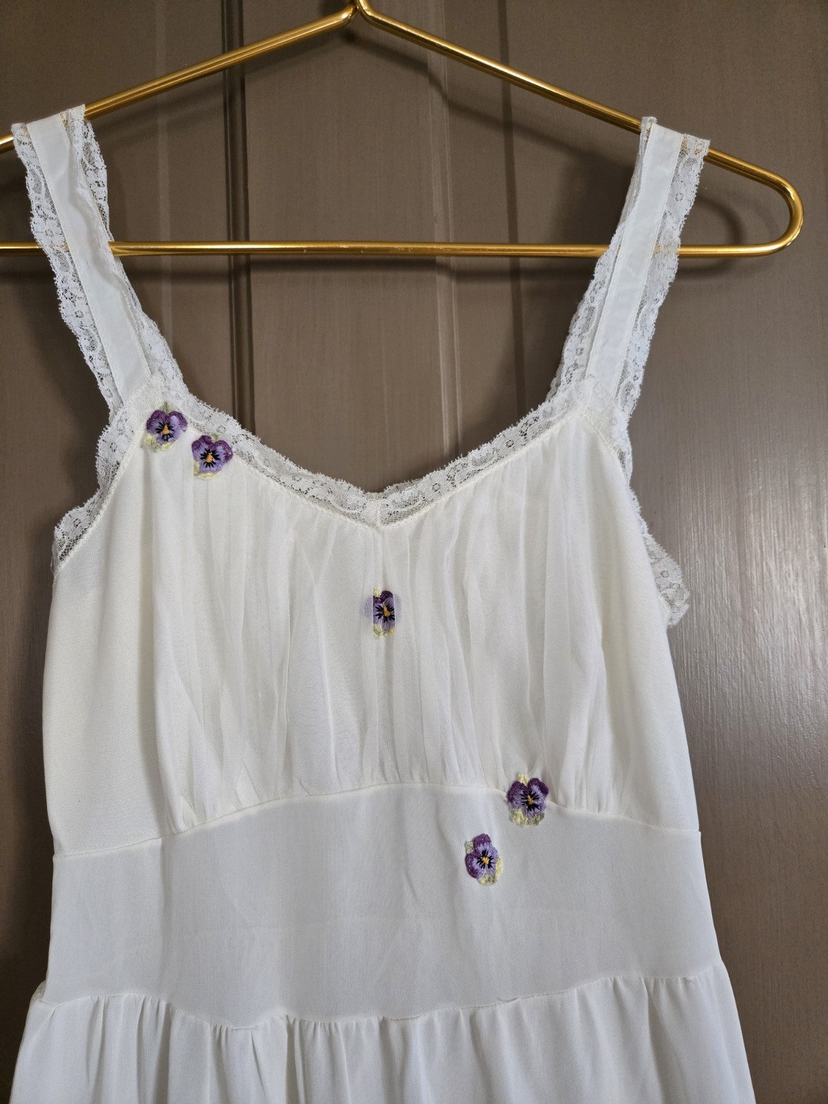 Antique 1950s Dressing Gown Nylon with tiny violets appliques & lace accents