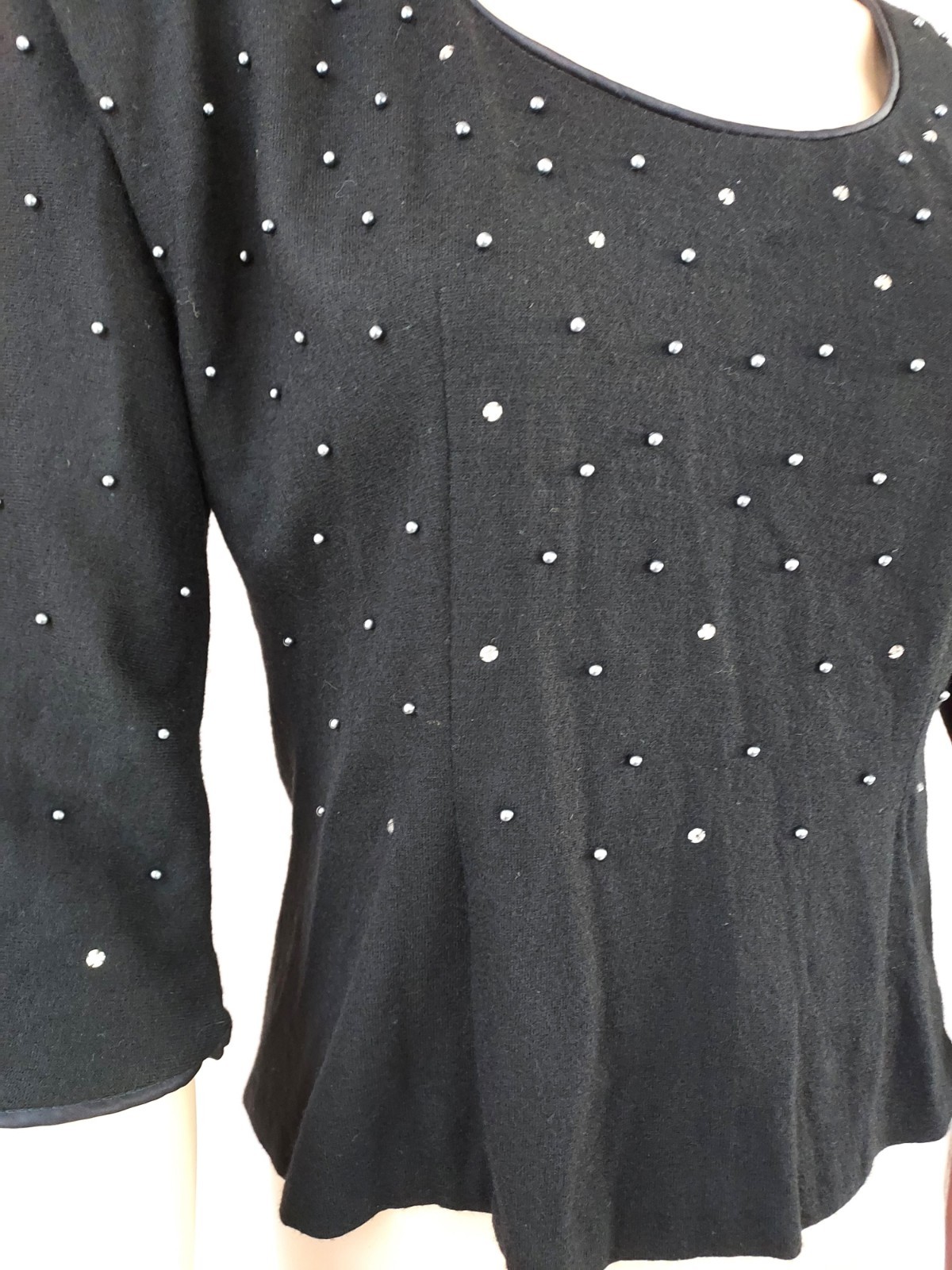 Vintage 1940s/50s Beaded & Rhinestone Sweater Label „Malbe for better blouse’s”.