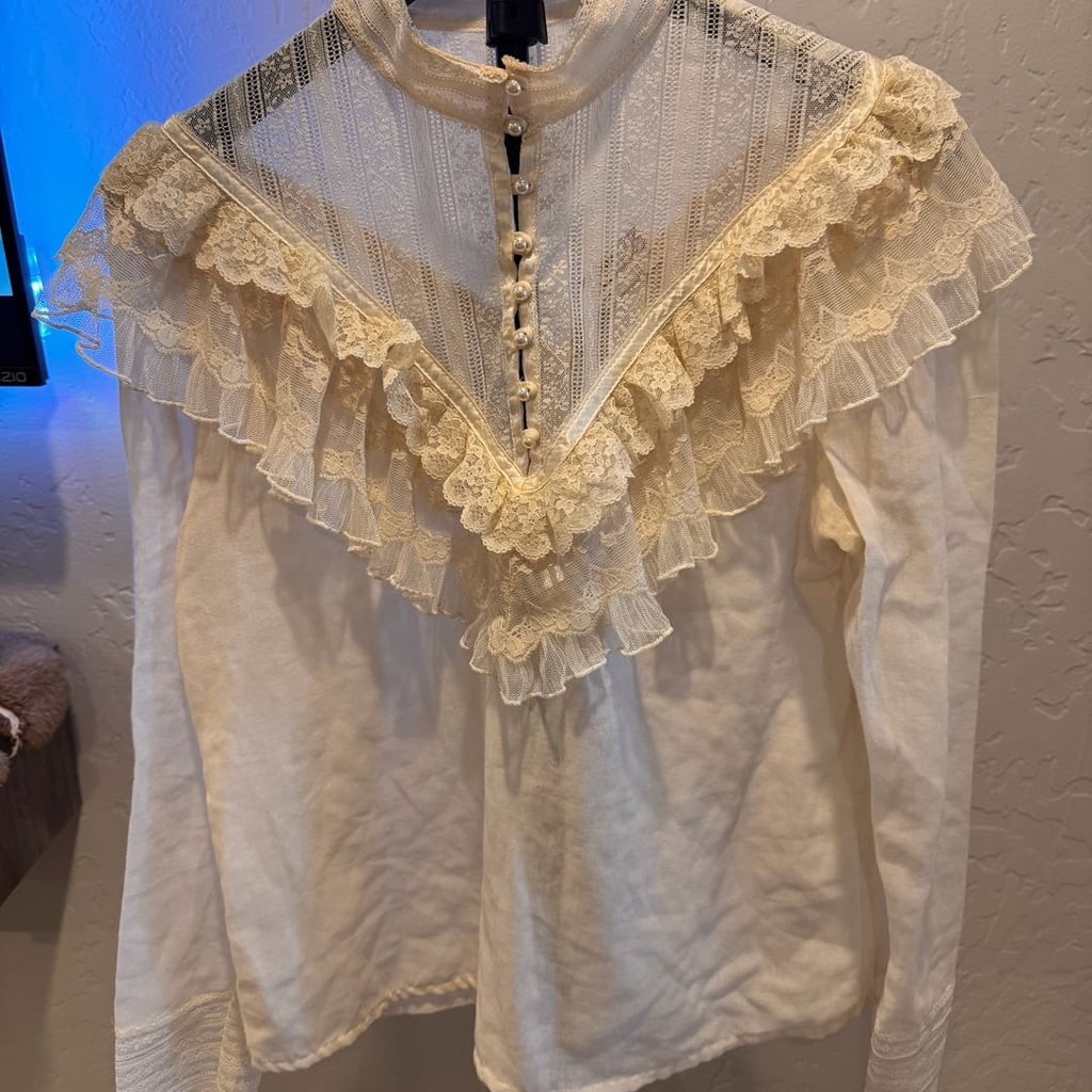 Vintage Jessica’s Gunnies Prairie Blouse with Lace Ruffle and Pearl Buttons