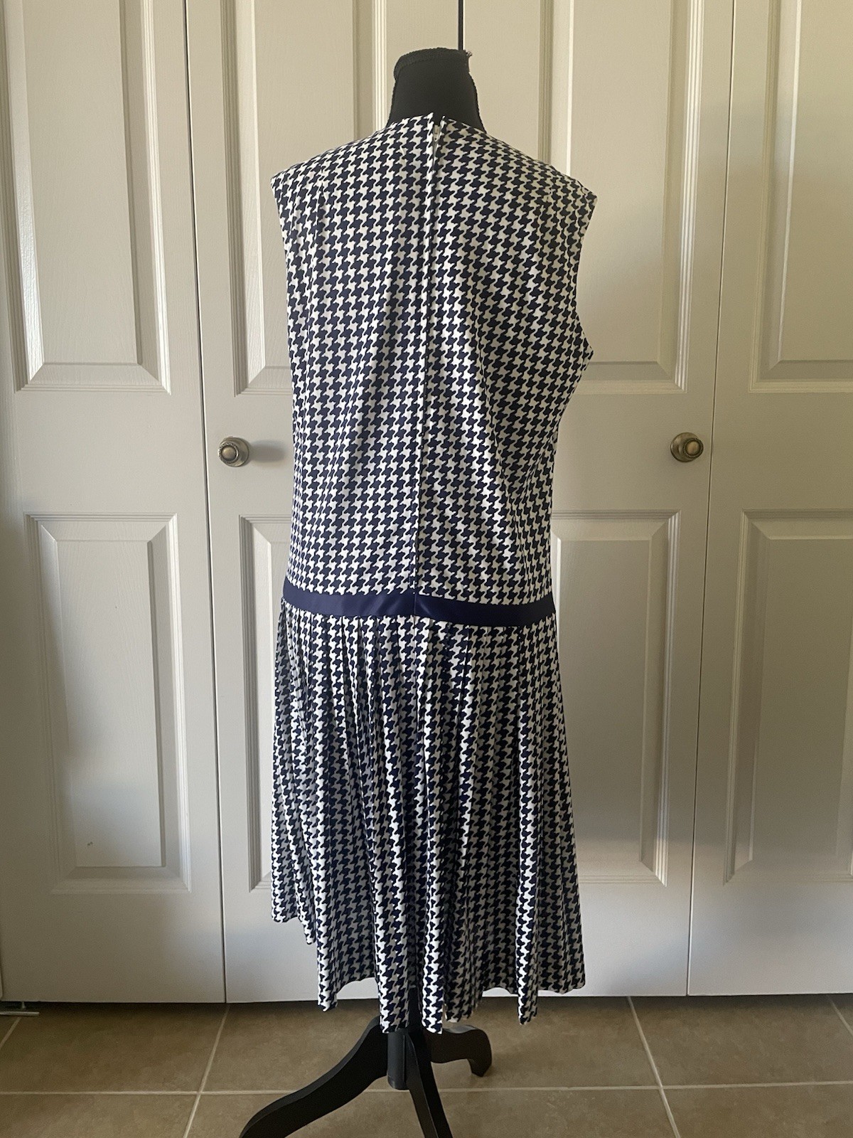 Serbin | 1960s Herringbone Print Day Dress. Designer Muriel Ryan. Drop Waist.