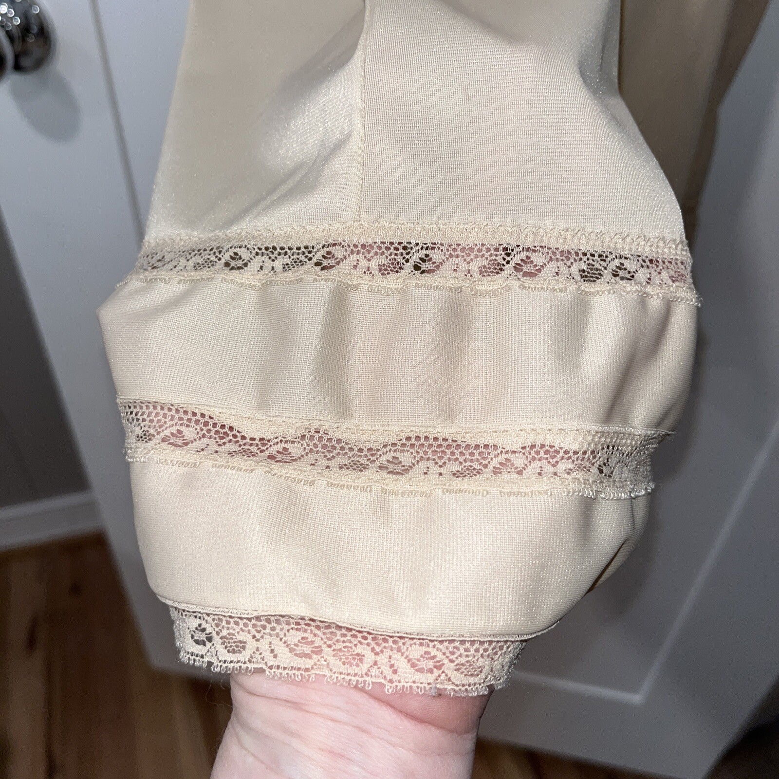 Unbranded Full Slip Beige Nude 17” Across Bust 33” Pit To End Of Hem. Vtg.