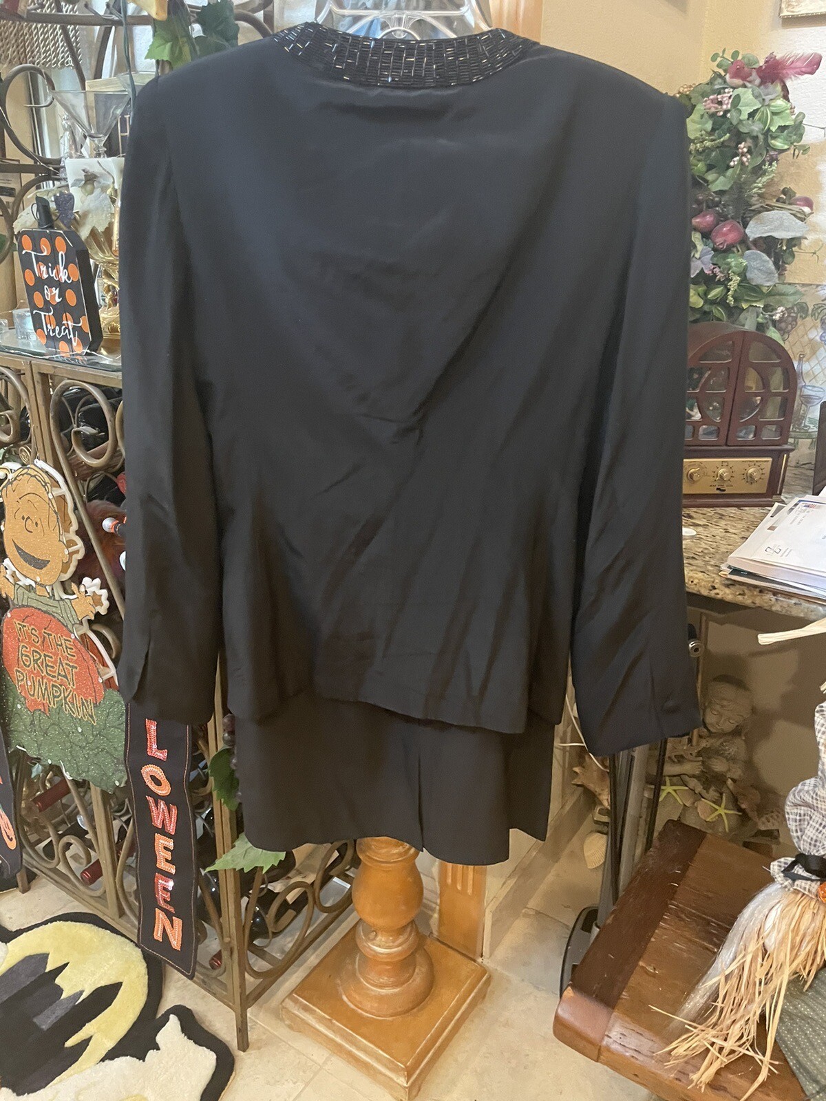 Vintage Argenti Silk 2 Piece Woman’s Black Suit Size 8 Jacket, Size 6 Skirt