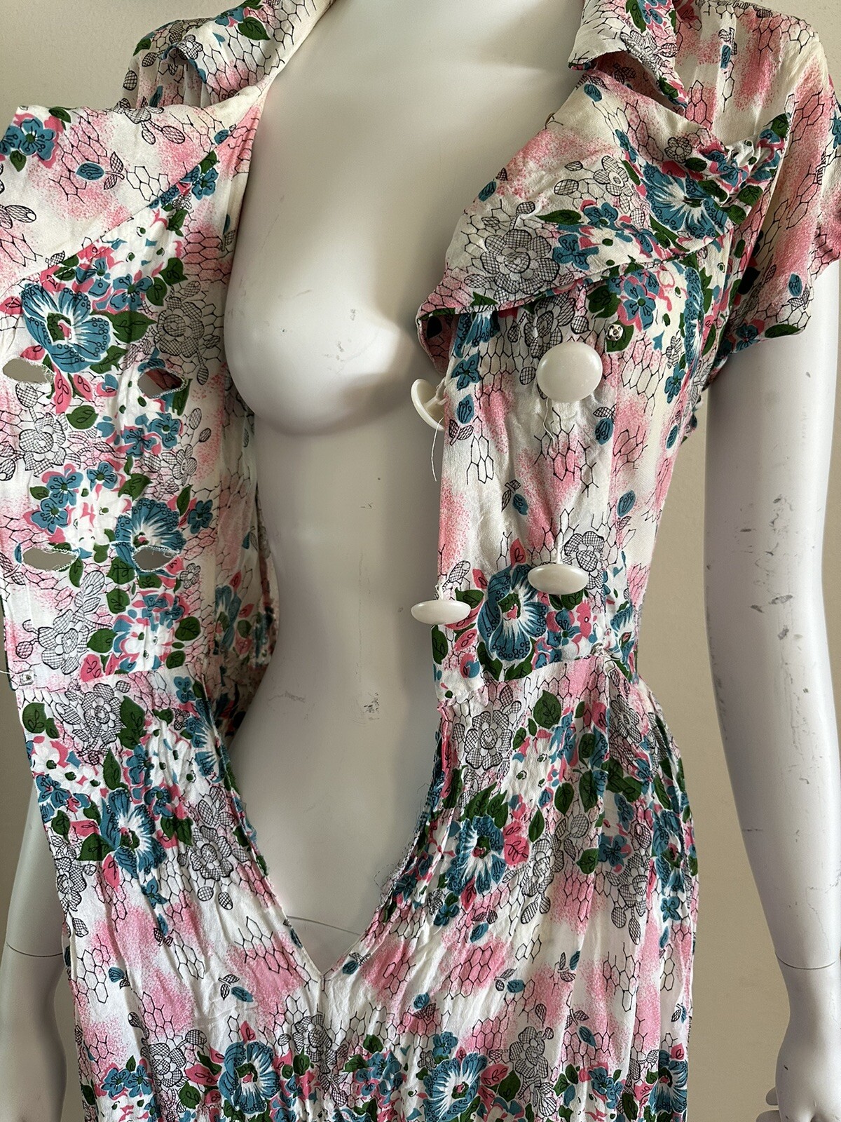 Vintage 1940s Floral Crepe Day Dress Big Collar Novelty Print Pink Blue Small