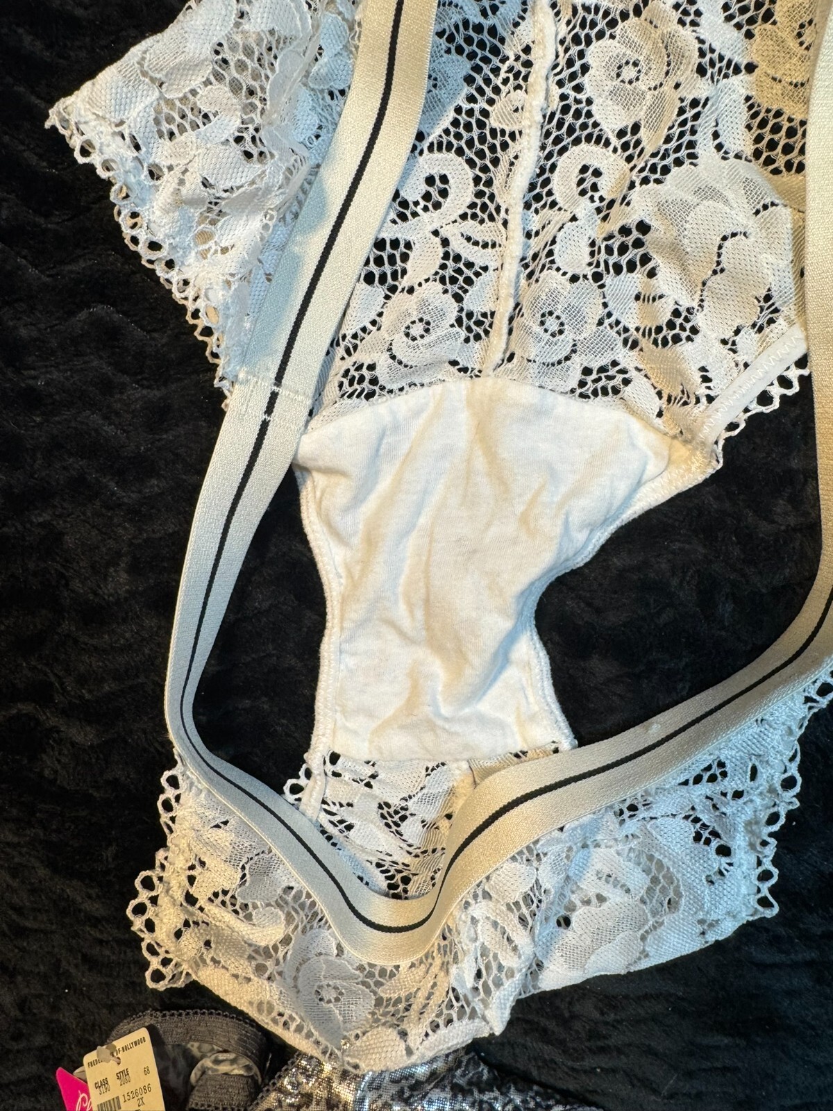 NWOT JASMINE AND GINGER J&G MEDIUM WHITE LACE STRING BIKINI