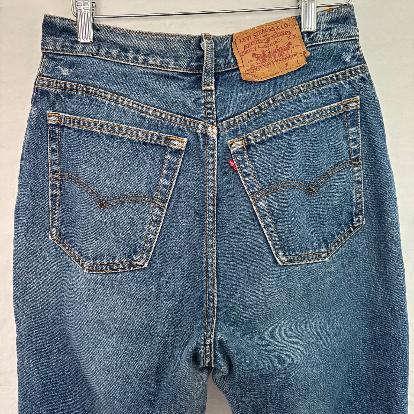 VTG Levi’s 501 Jeans 80s High Waisted Tapered Women’s 28×28 Med Wash Made in USA