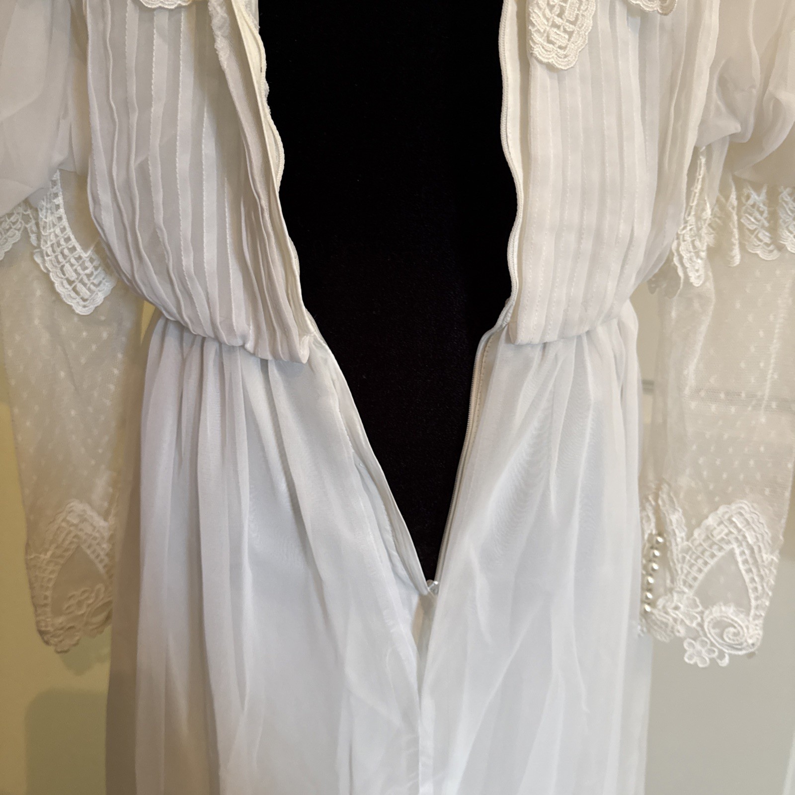 Alfred Angelo Vintage 1970’s Victorian Revival Prairie Chic Lace Wedding Dress S