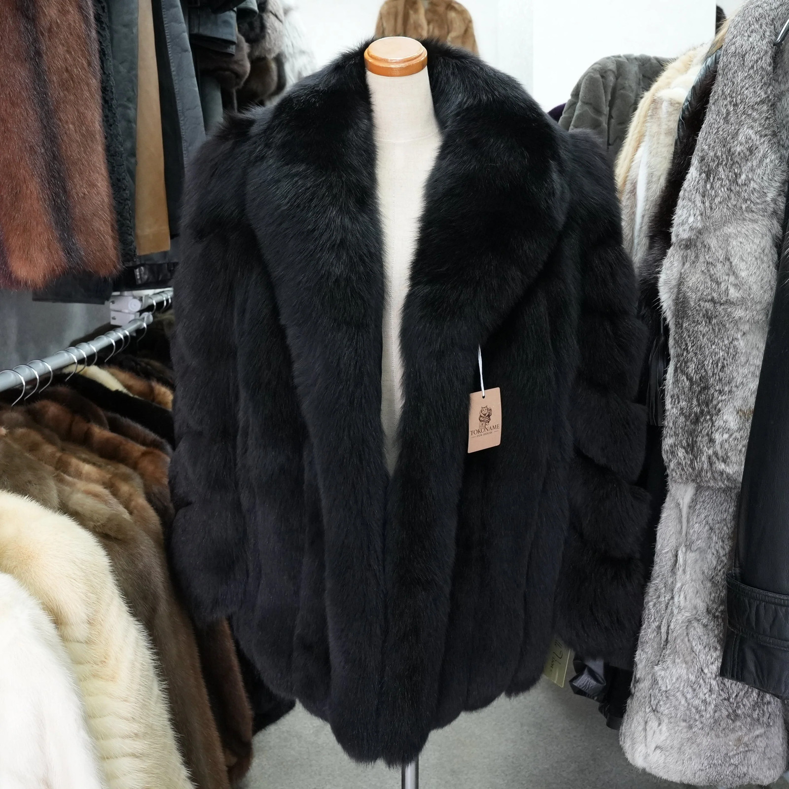 SAGA ROYAL FOX Black Dyed Coat – Genuine Vintage Fur From Japan