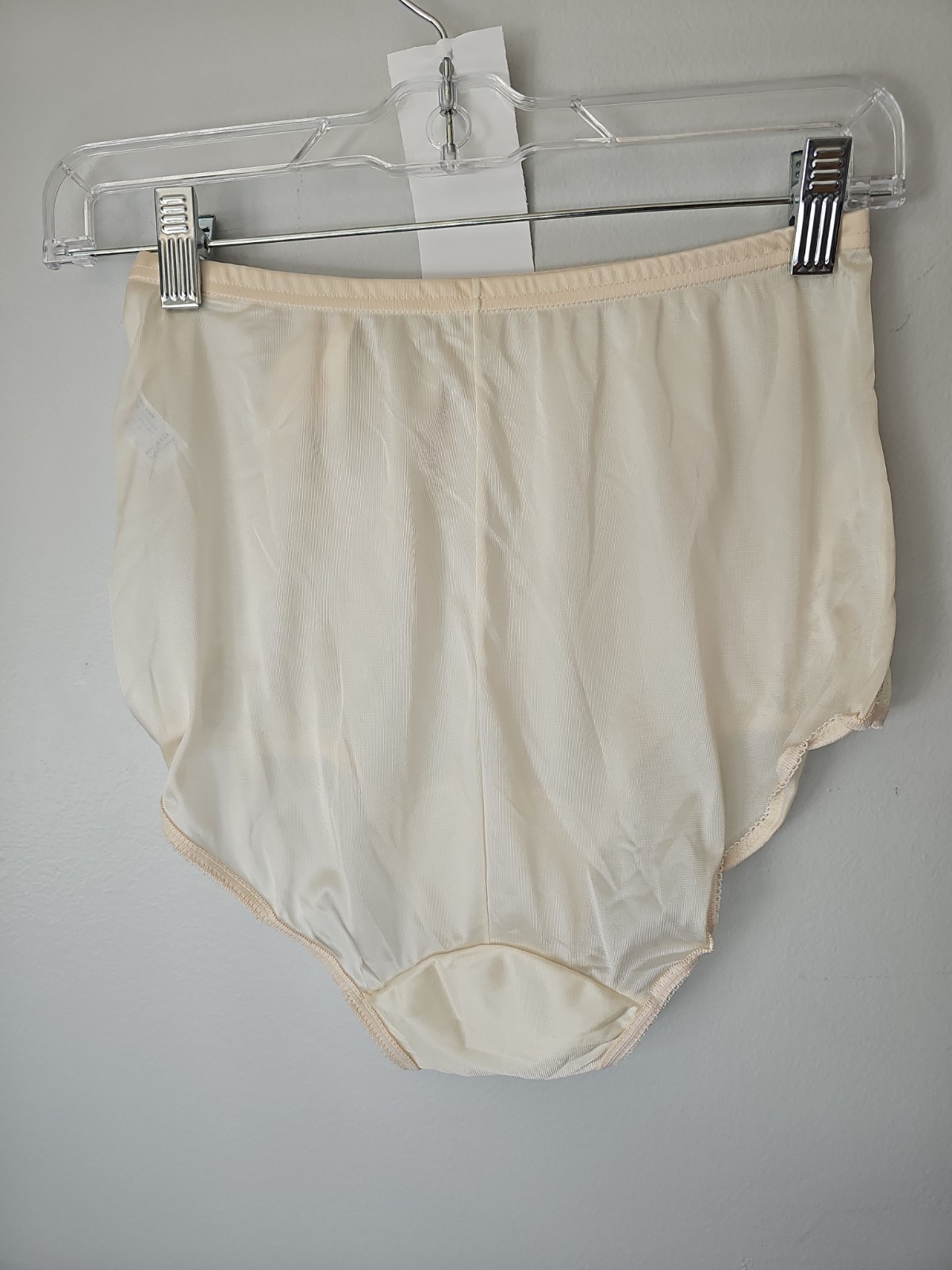 Vanity Fair 100% Nylon Cream Glow Panties Lace Detail Satin Finish Size 5