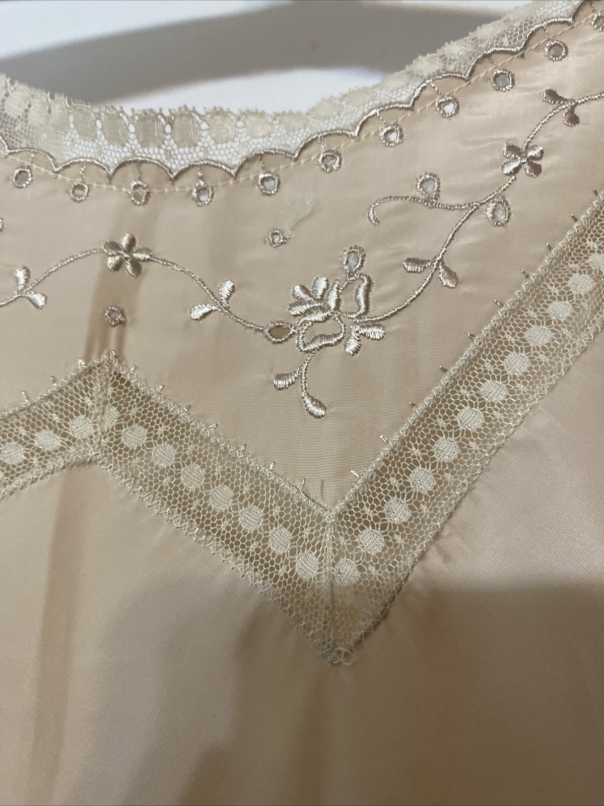 1950’s Barbizon Endear Tafredda Size 38. (large) Accordian Hem Lace