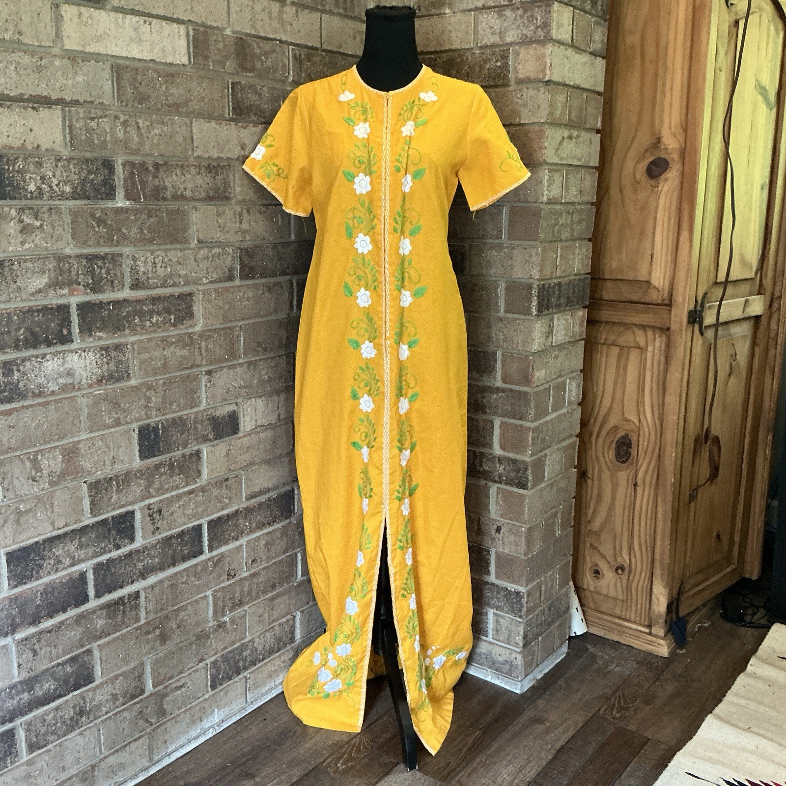 Vtg Yellow Floral Embroidered Maxi Dress Size S Front Zip Caftan Thailand #31F4