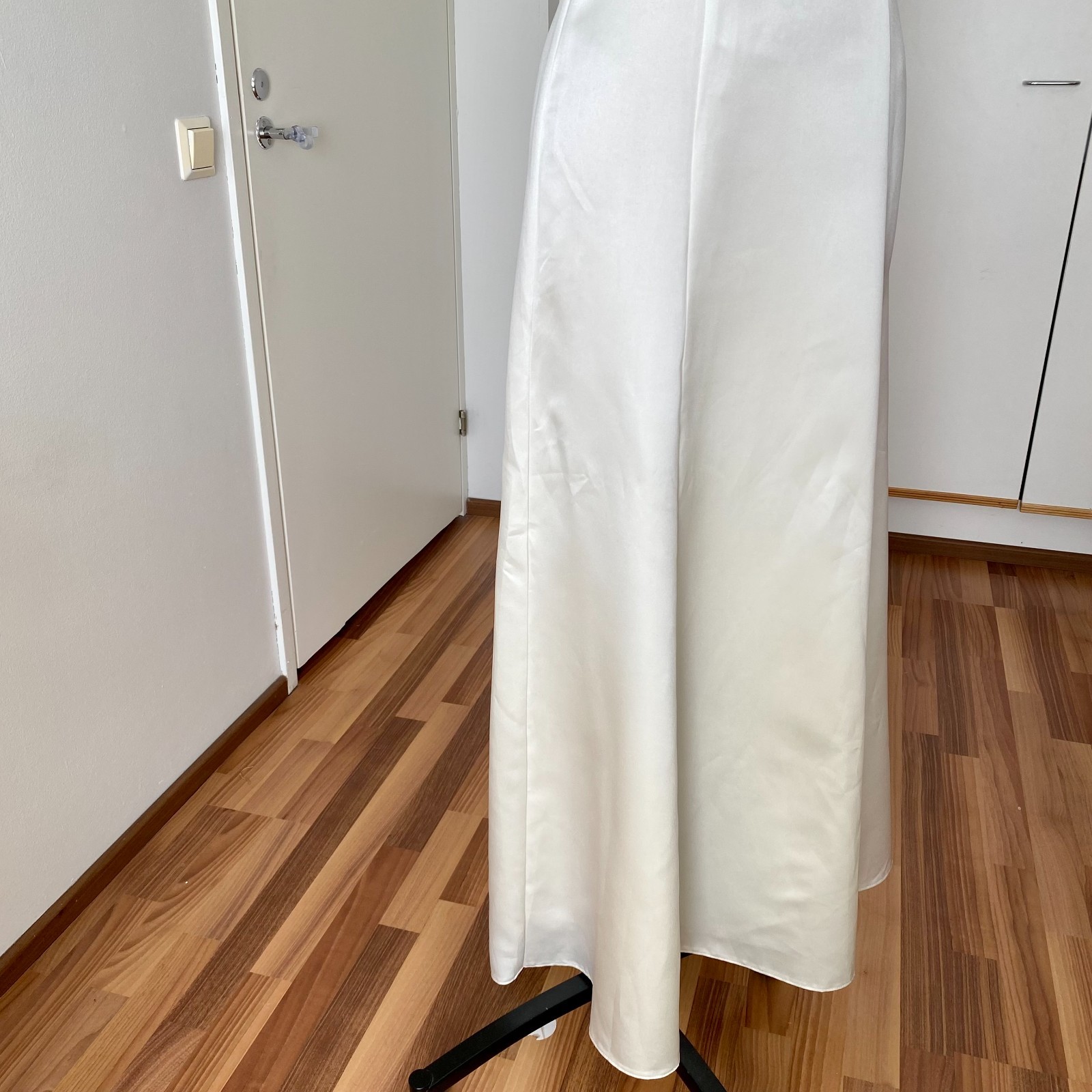 Vera MONT Vintage Wedding Dress Minimalist Spaghetti Straps Floor Length Bridal