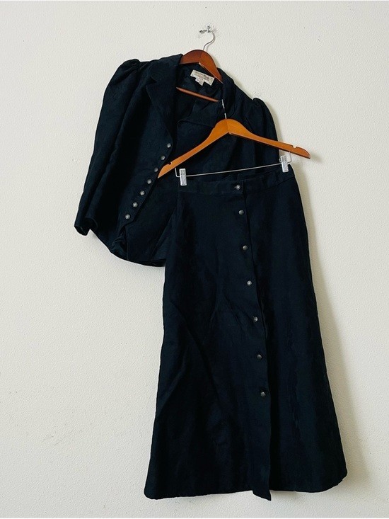Vintage Wahmaker SIZE 10 & 12 black Victorian floral style jacket and skirt set