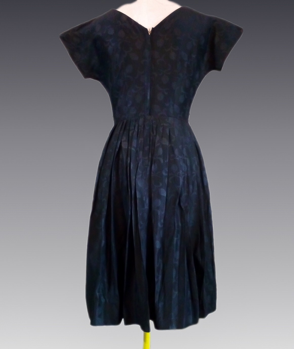 VTG 50s Fit To Flare Swing Cocktail Dress In Timeless Black w Tulip Back Print S