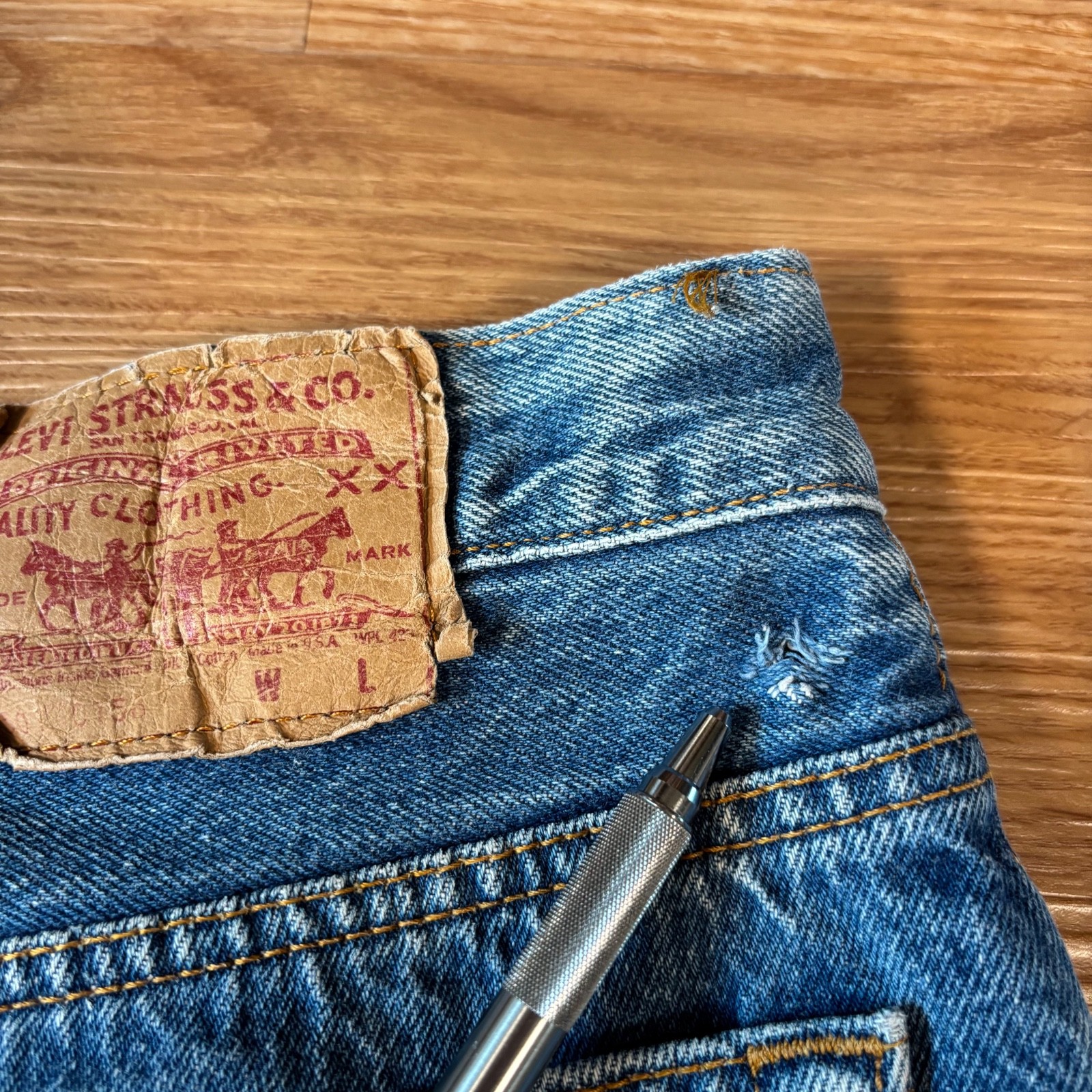 VTG Levi’s 501 Jeans 80s High Waisted Tapered Women’s 28×28 Med Wash Made in USA