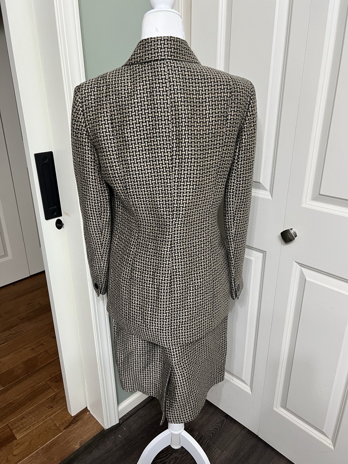 VTG Dana Buchman Black/Gold Geometric Pattern 2pc Jacket Sz Skirt Sz10P Suit
