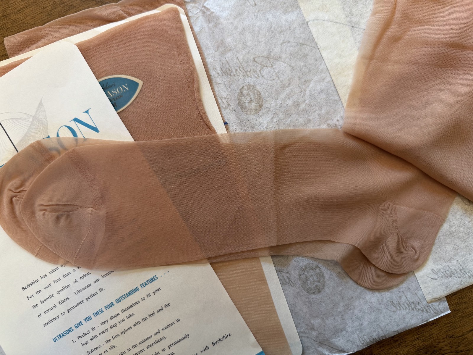 2 Pair Vintage Berkshire Ultrason Flat Knit Nylon Stockings Size 11M/33 NOS