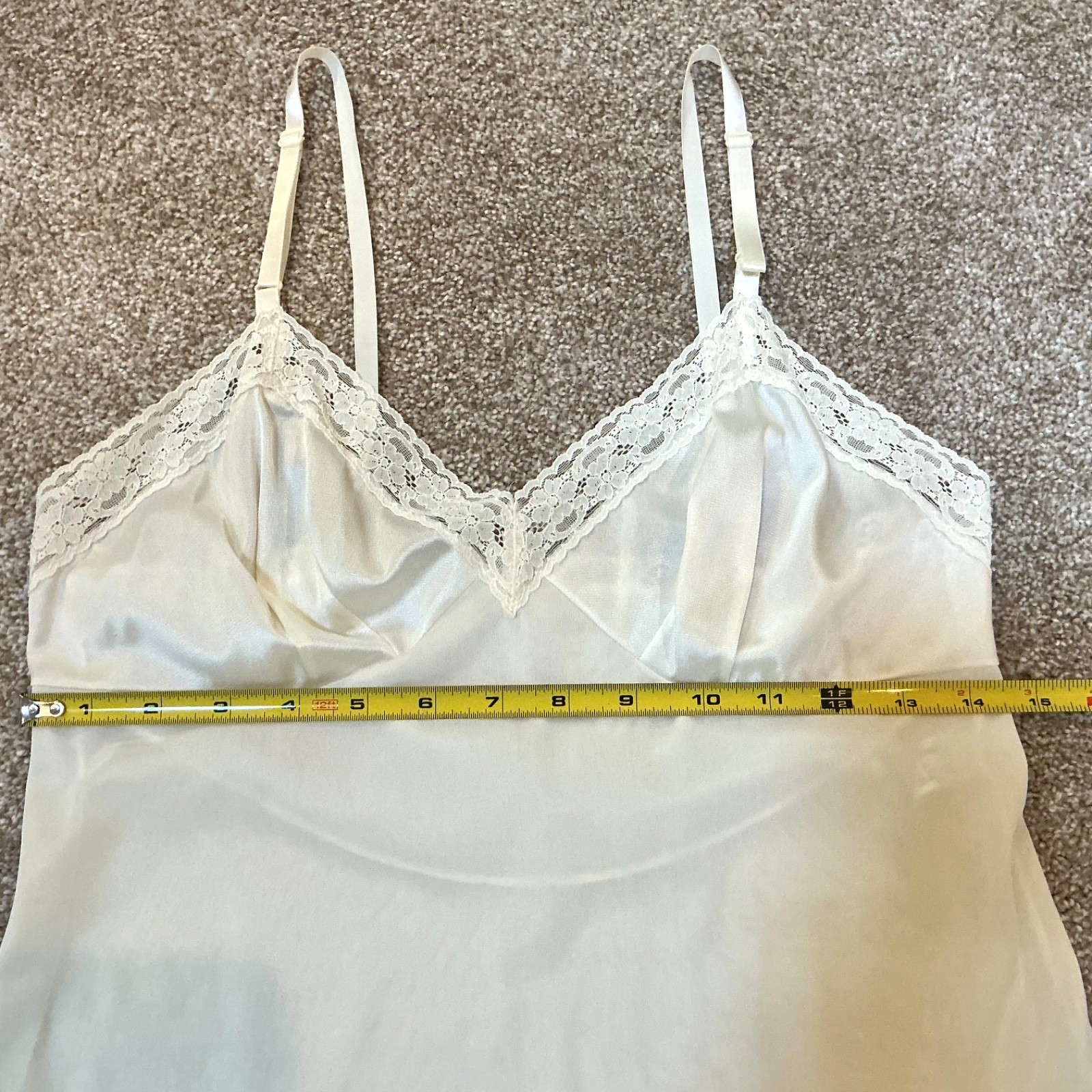 Vanity Fair Nylon & Lace Full Slip Ivory Size 34 T Lingerie Streetwear Vintage