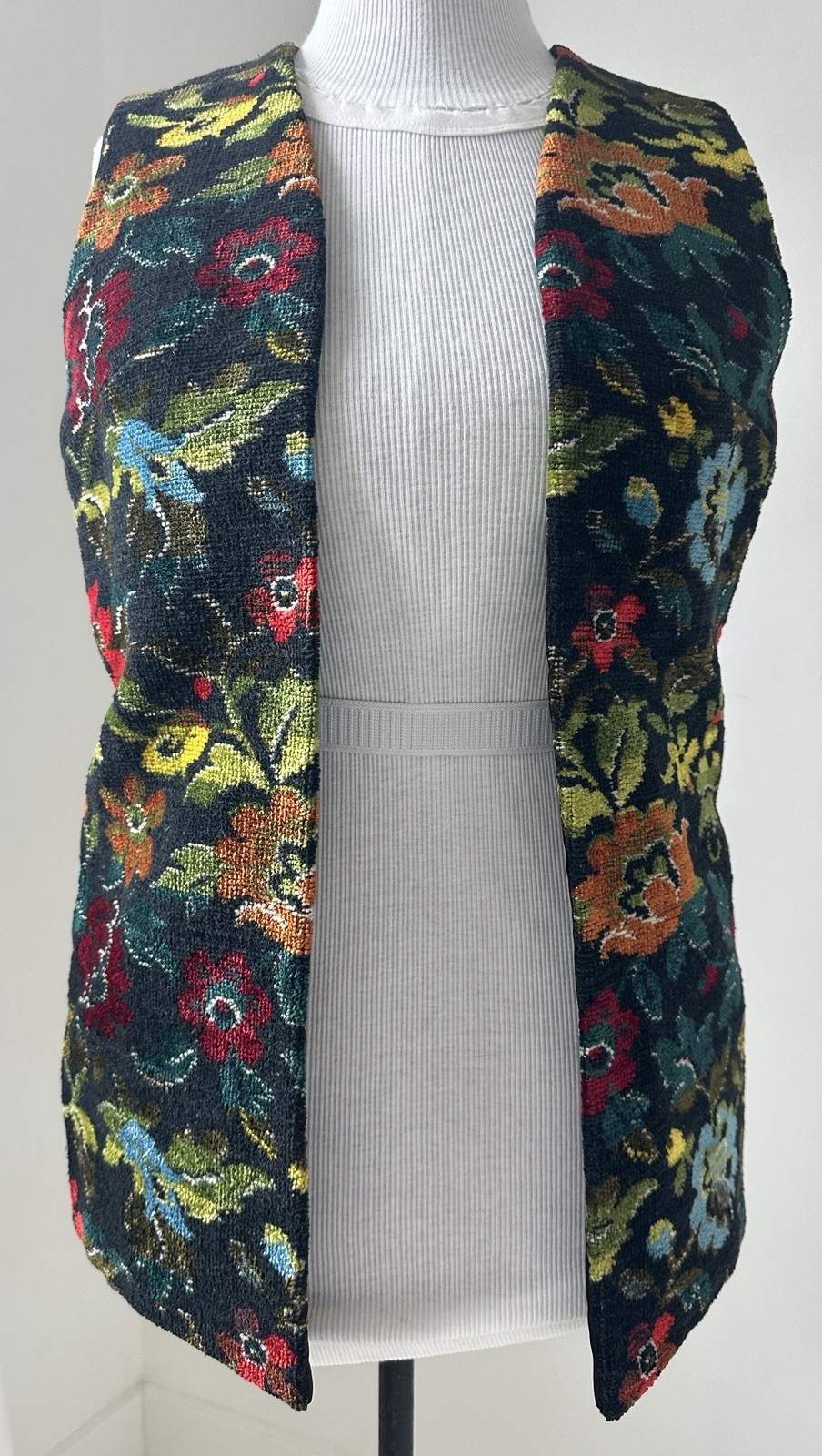 Vtg ALADDIN TAPESTRY VEST Women sz M Black Floral Fully Lined USA Made Mint!
