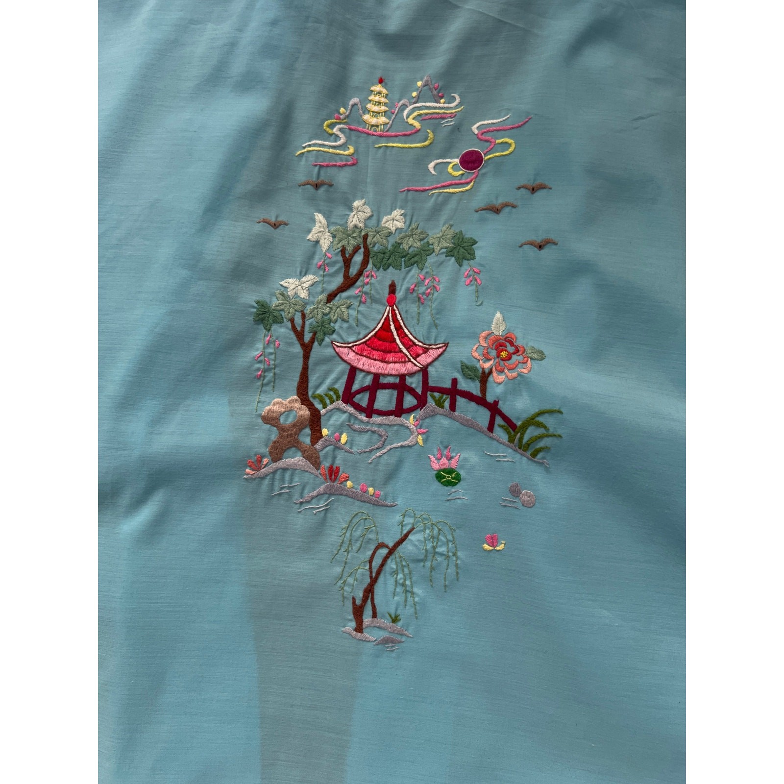 Vintage Jodie Arden Kimono Robe – Pale Blue Embroidered Pagoda Asian Motif