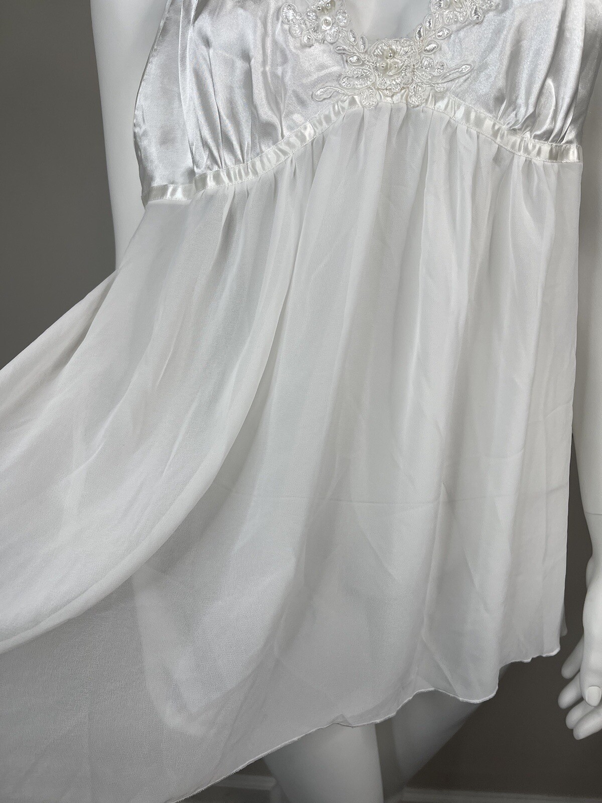 Vintage Women’s L Linea Donatella White bridal beaded chemise nightgown