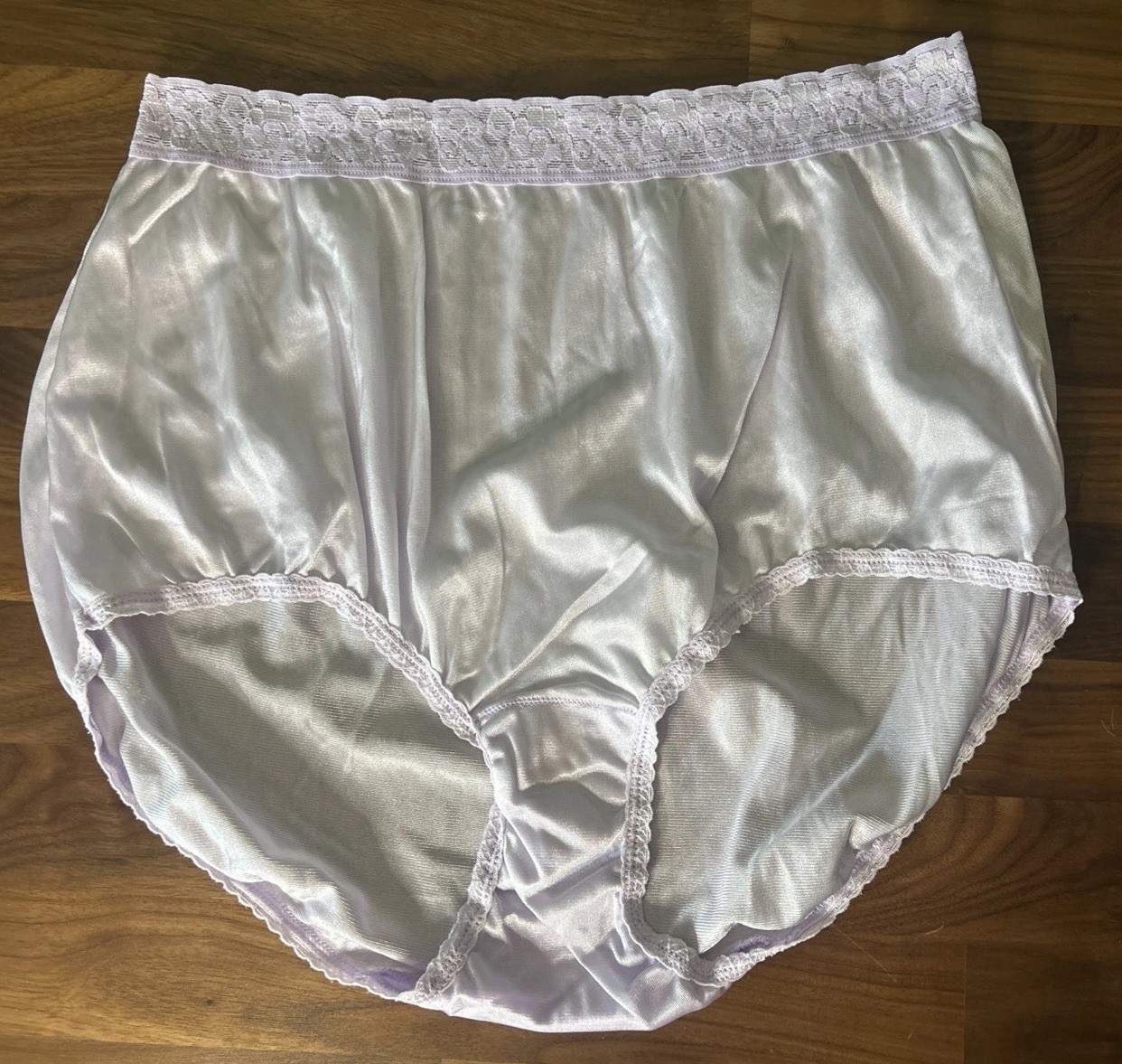 Vtg Hanes Hi cut panties shimmery nylon Lilac lace Sz 10 Side Tag Second Skin