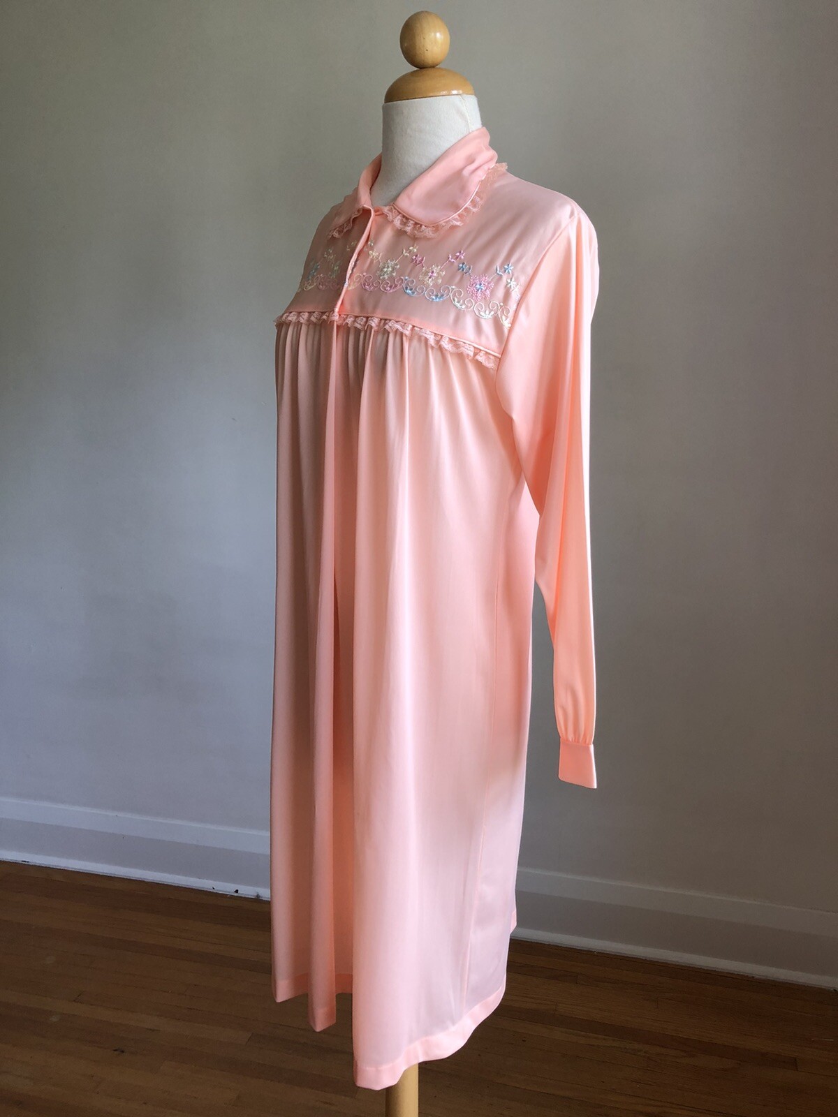 STUNNING VTG KATZ Peach Nylon & Lace Embroidered Nightgown Lingerie SZ S