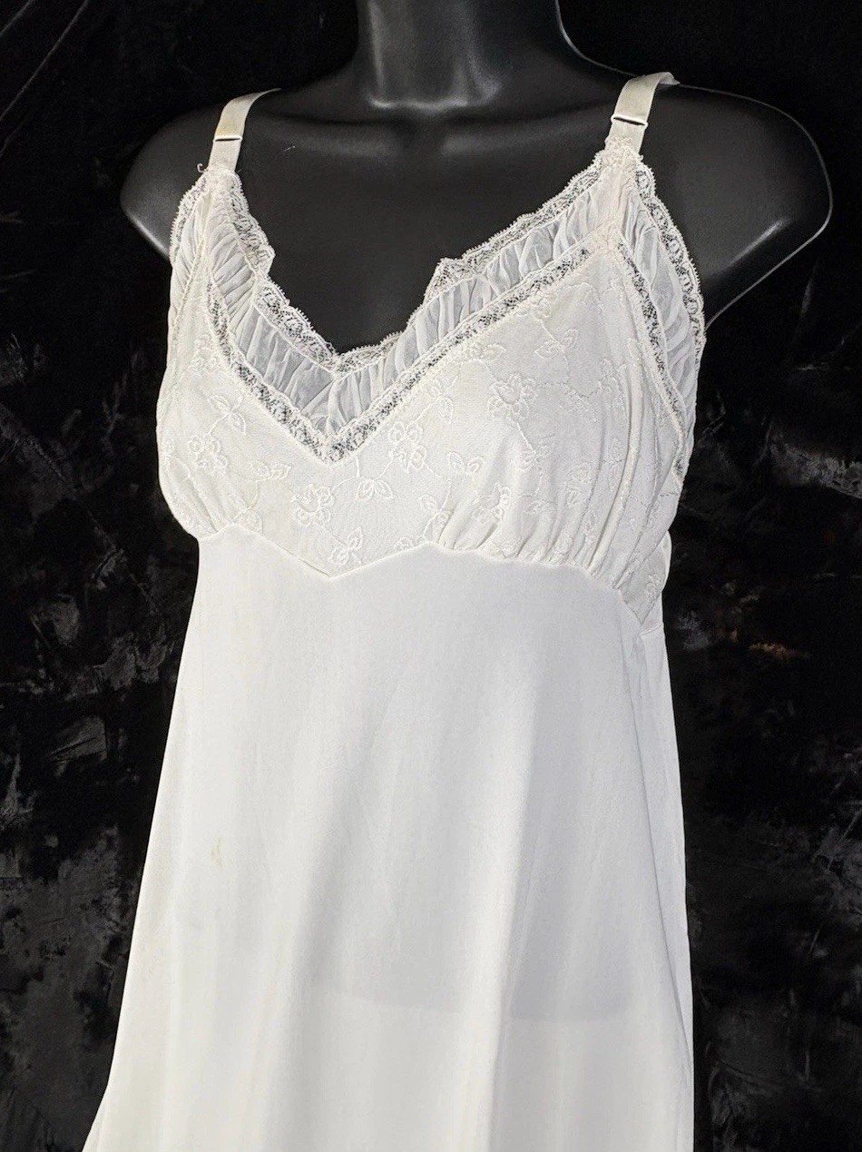 Vintage WHITE FULL SLIP DRESS Nylon 1950’s Pin Tucks Marilyn Monroe Sz S-M *
